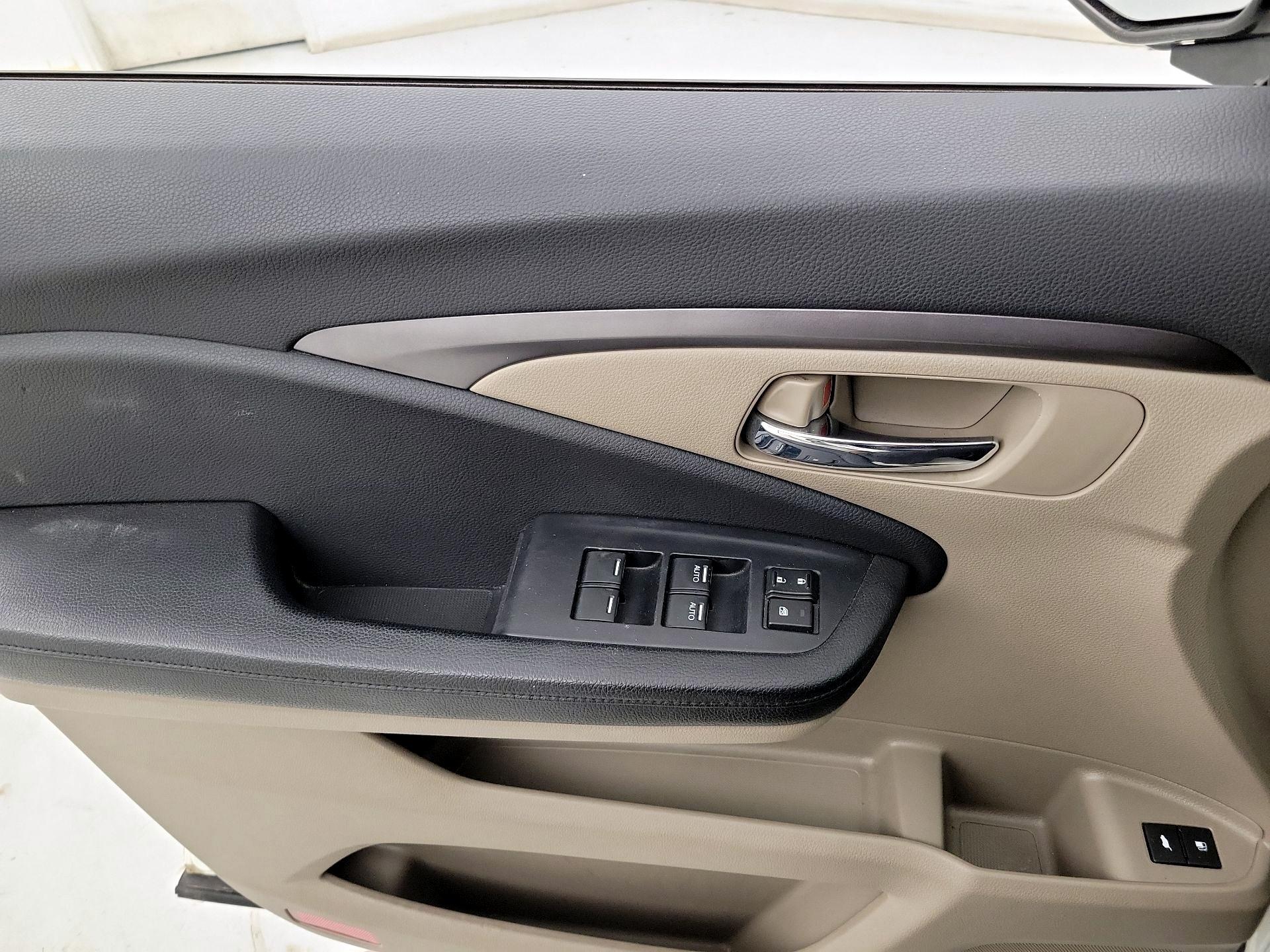 Thumbnail: 2016 Honda Pilot - 12