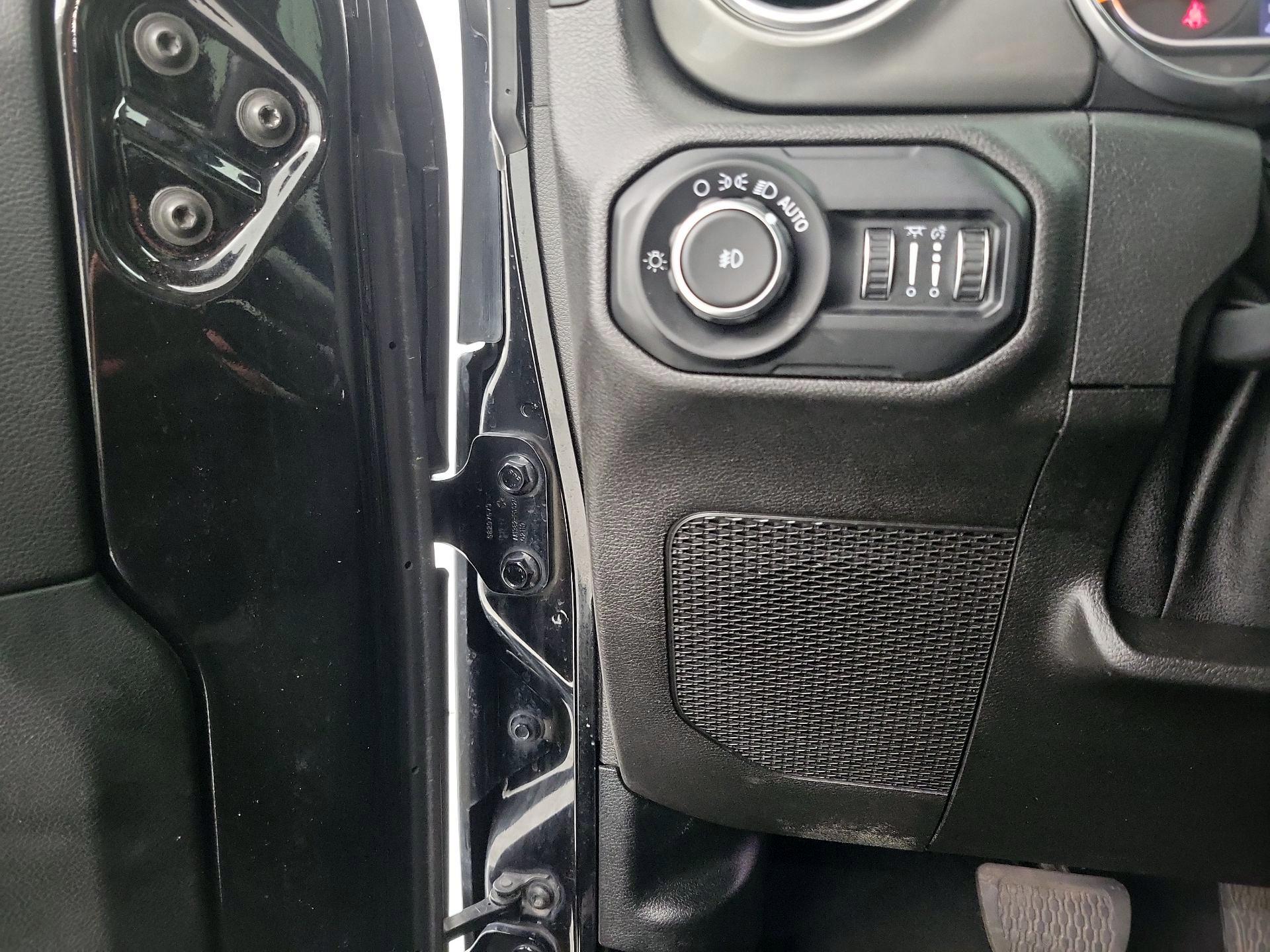 Thumbnail: 2019 Jeep Wrangler - 13