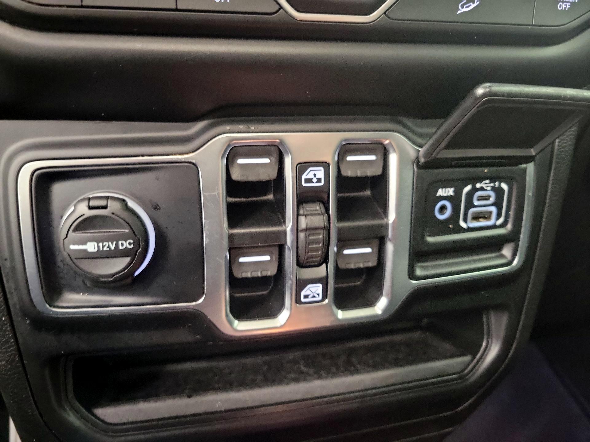 Thumbnail: 2019 Jeep Wrangler - 18