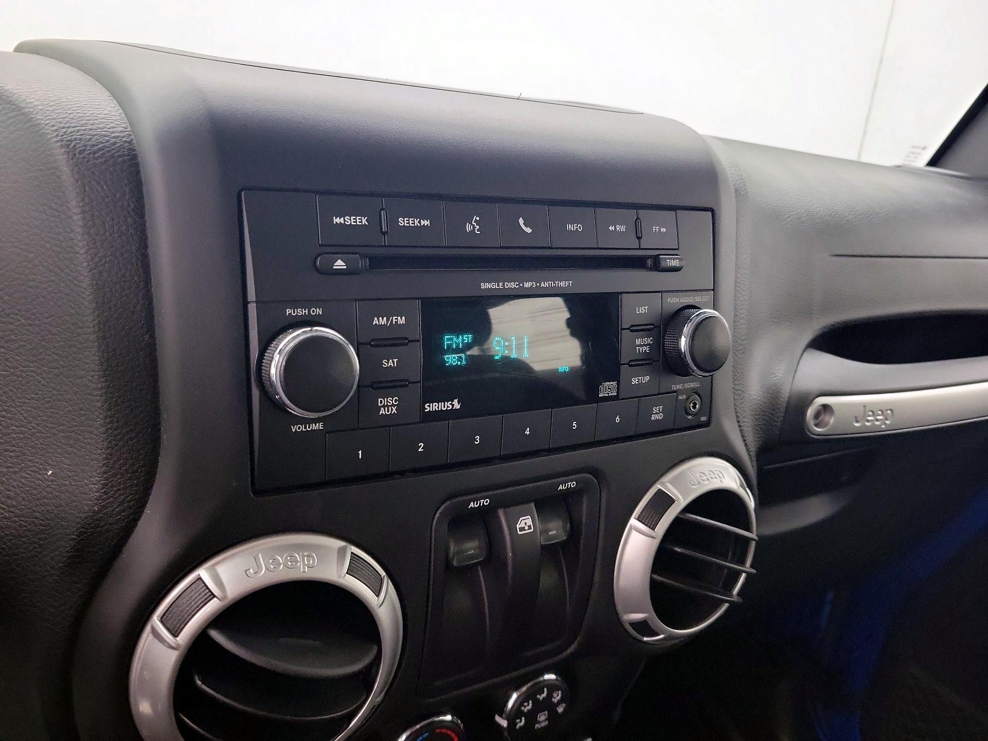 Thumbnail: 2015 Jeep Wrangler - 14