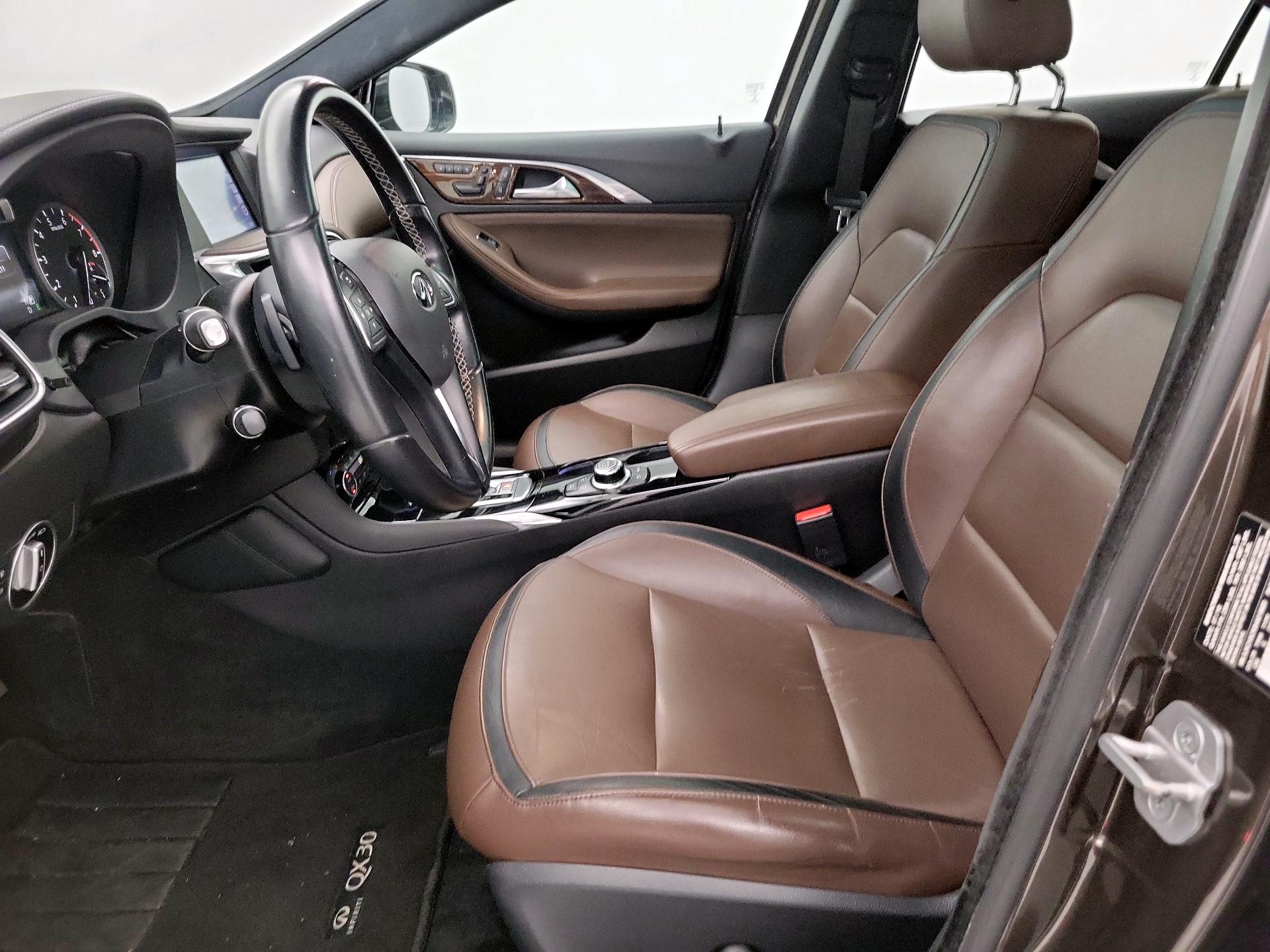 Thumbnail: 2017 INFINITI QX30 - 11