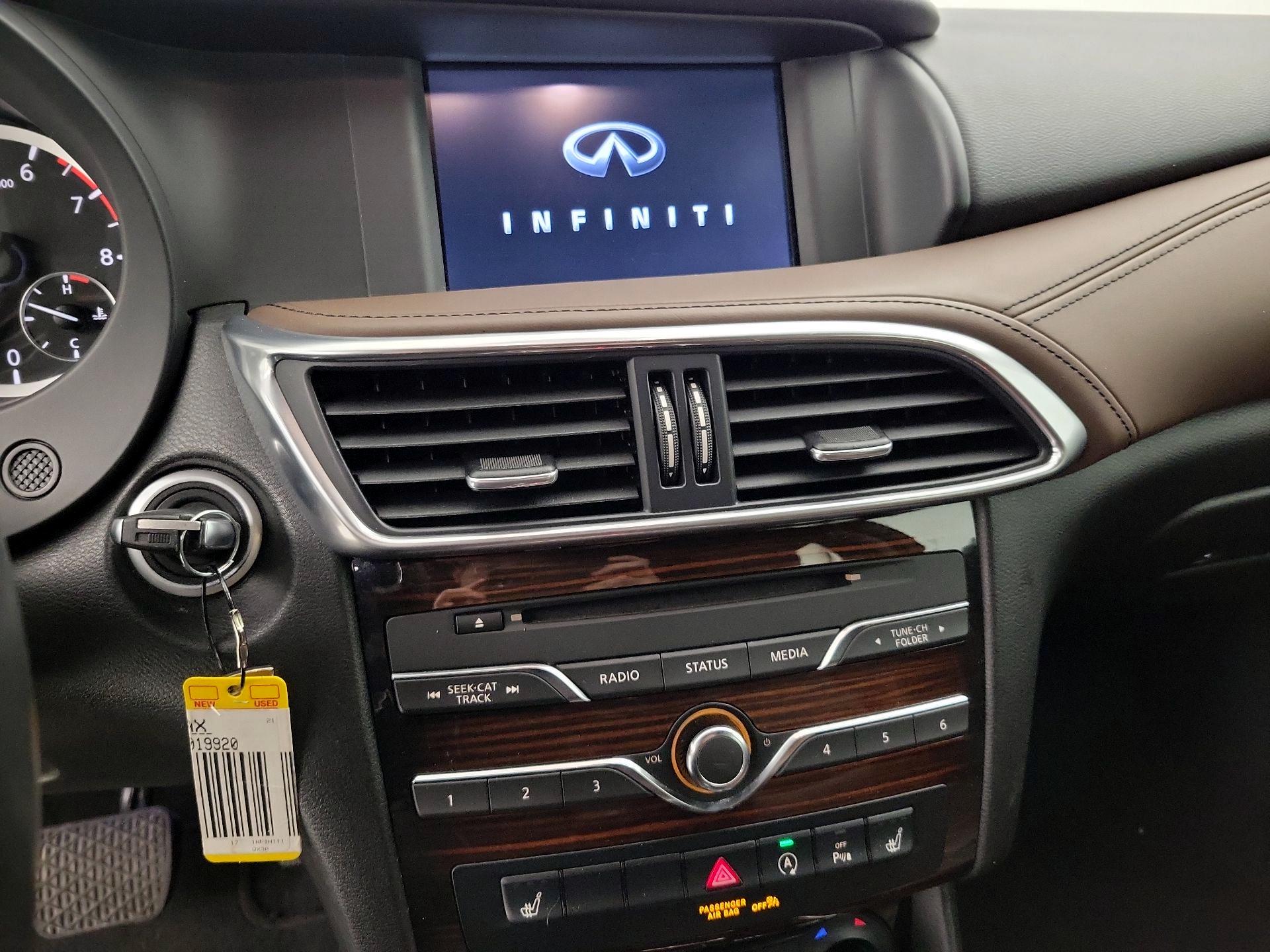 Thumbnail: 2017 INFINITI QX30 - 15