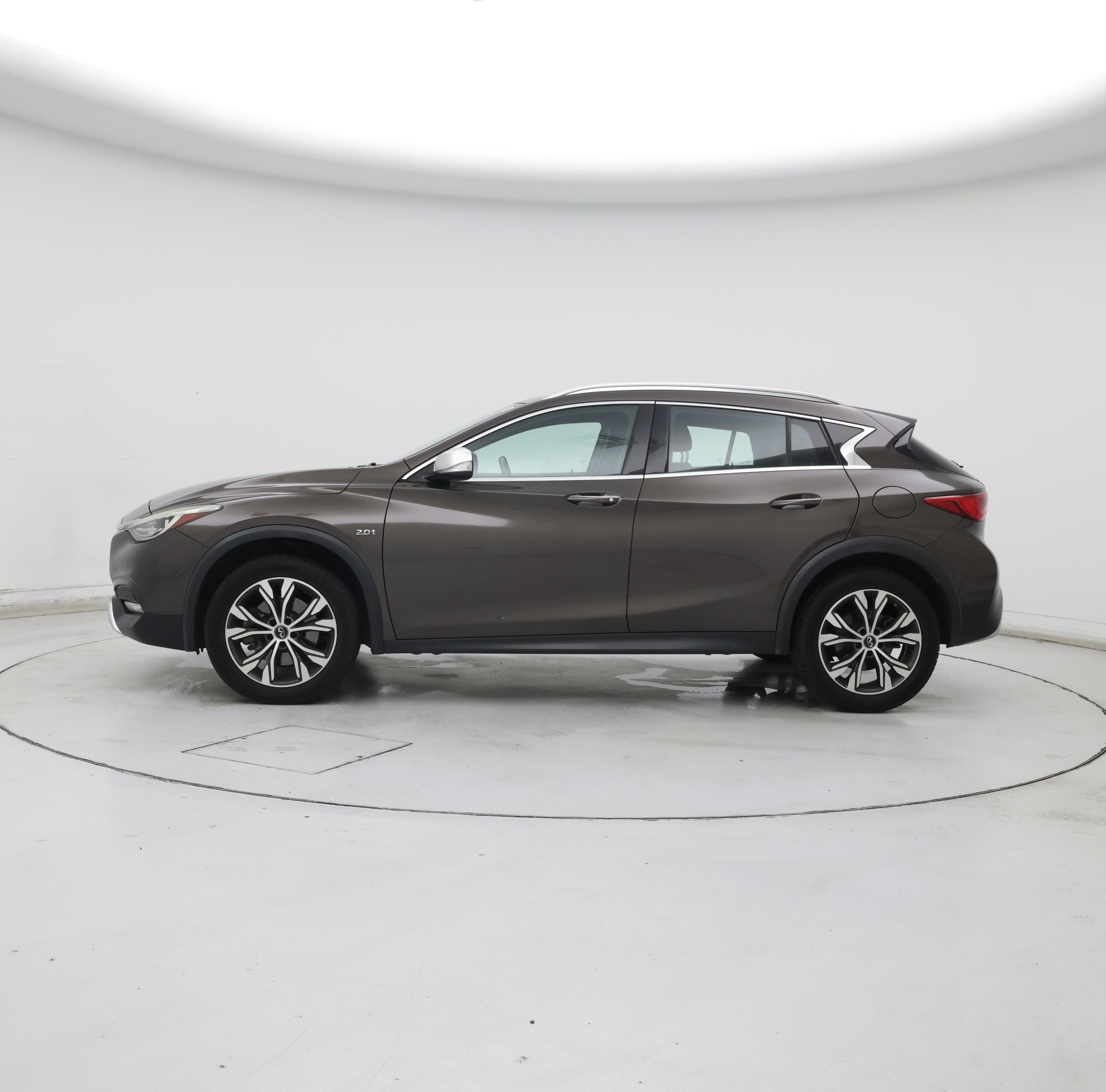 Thumbnail: 2017 INFINITI QX30 - 3