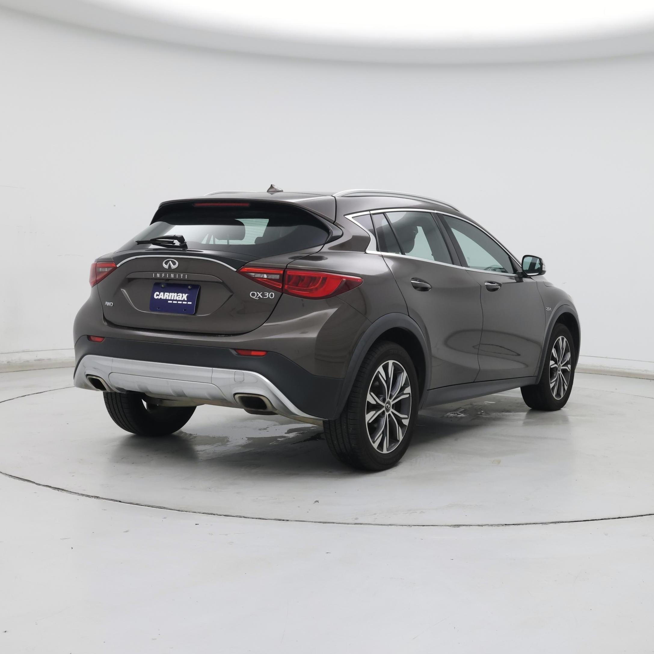 Thumbnail: 2017 INFINITI QX30 - 8