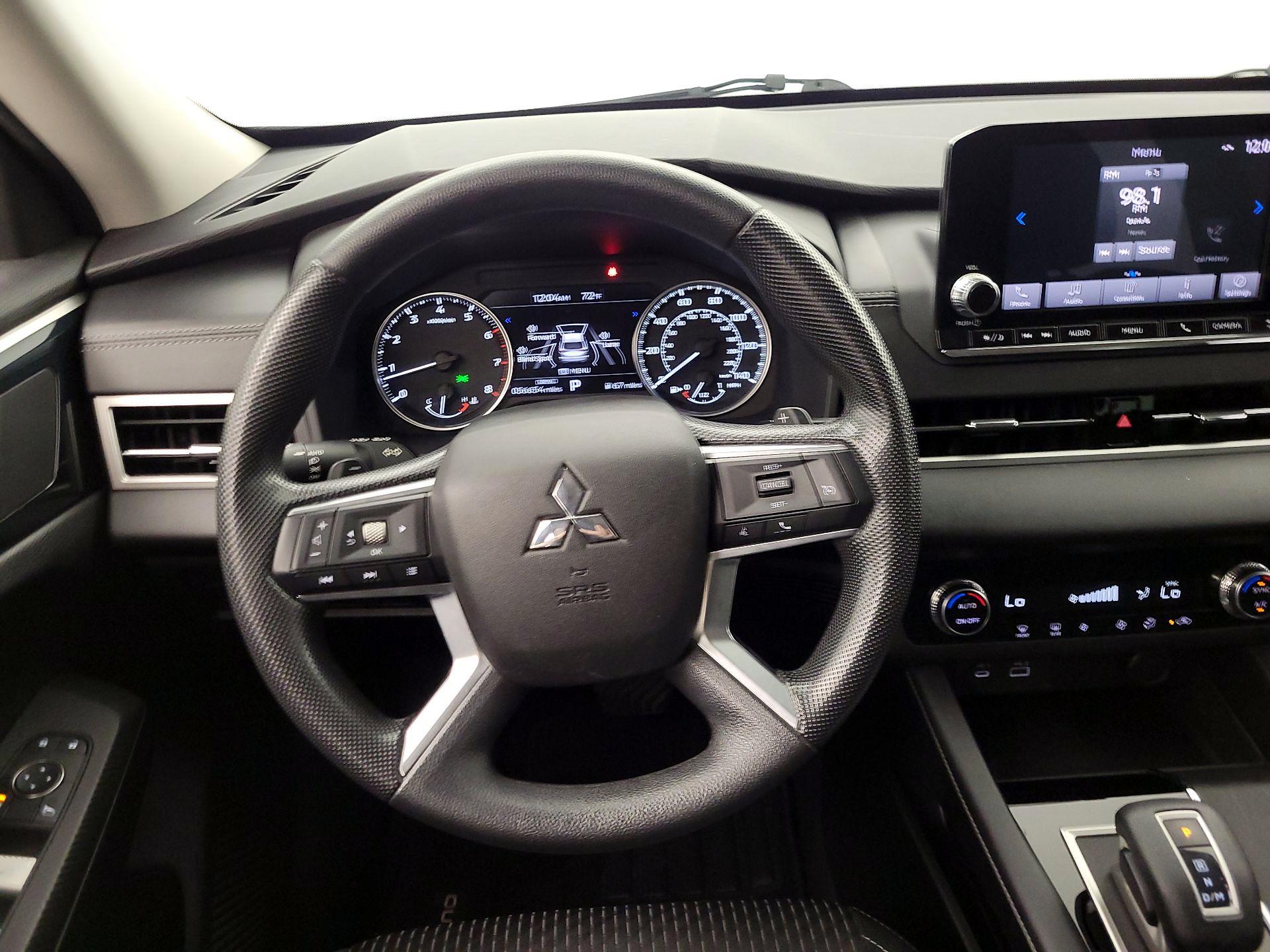 Thumbnail: 2022 Mitsubishi Outlander - 10