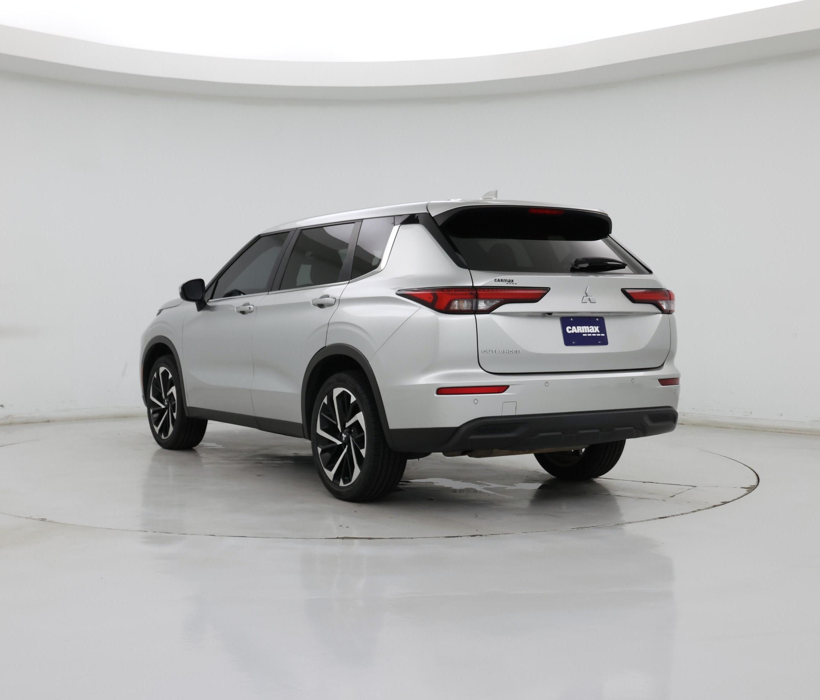 Thumbnail: 2022 Mitsubishi Outlander - 2