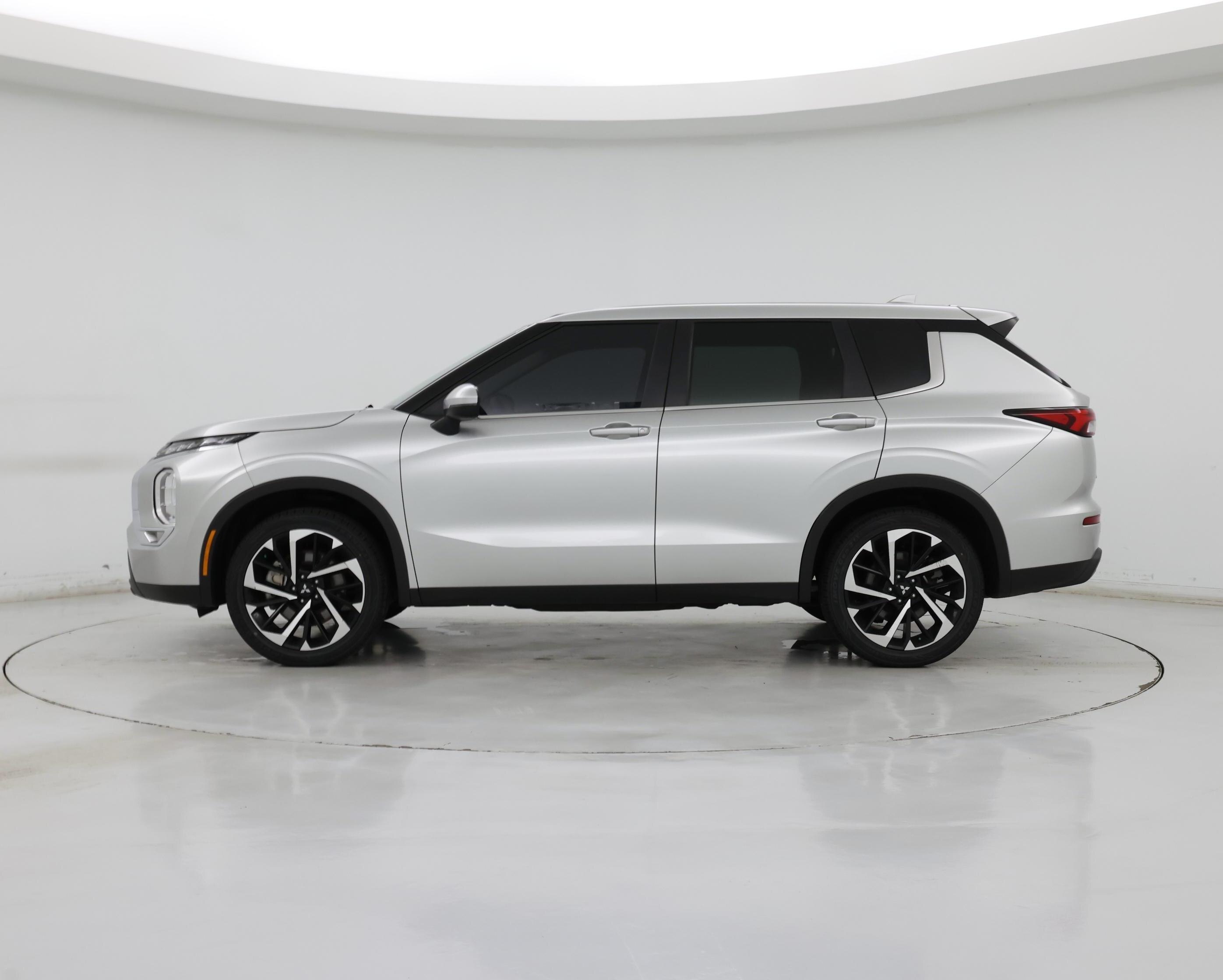 Thumbnail: 2022 Mitsubishi Outlander - 3