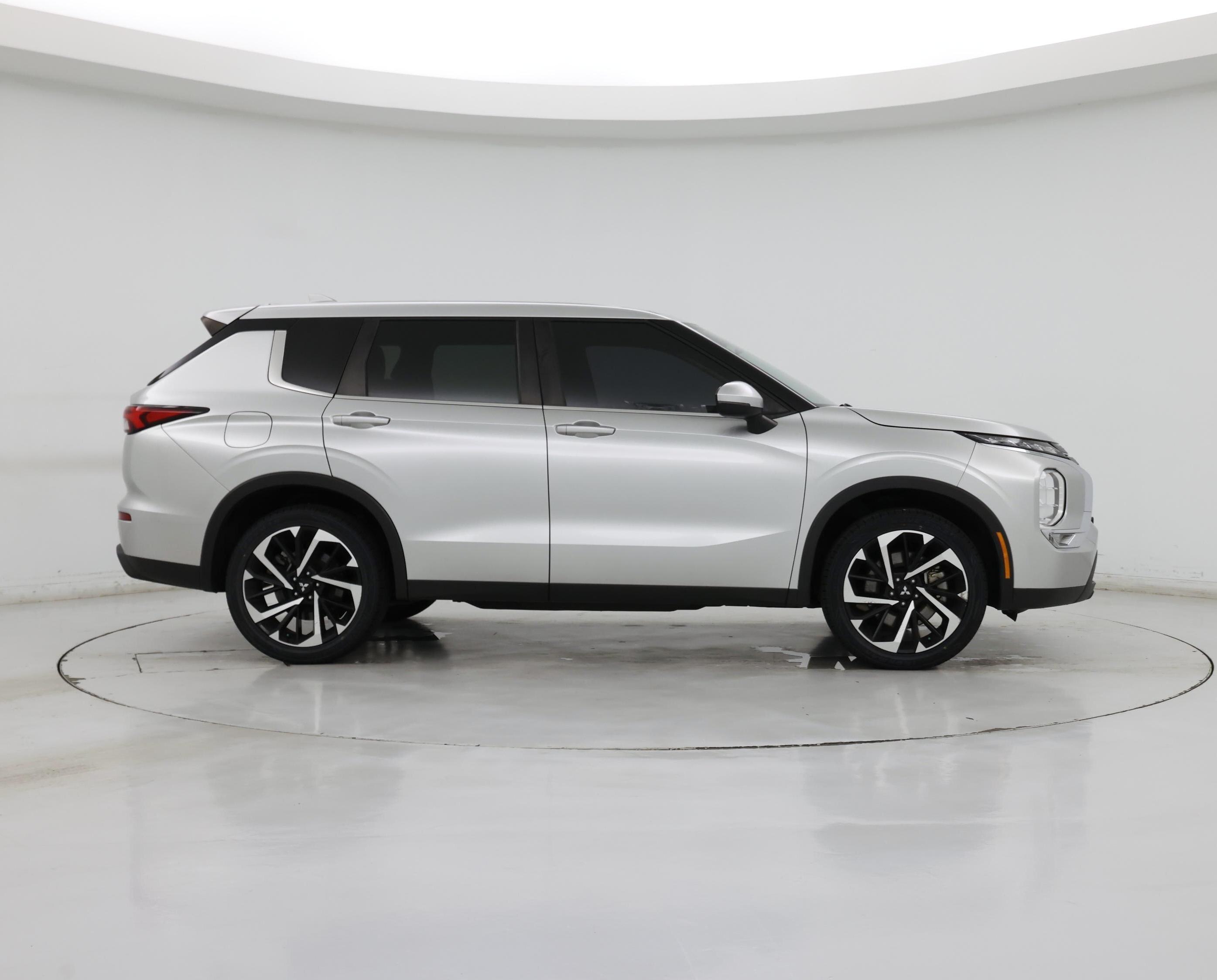 Thumbnail: 2022 Mitsubishi Outlander - 7
