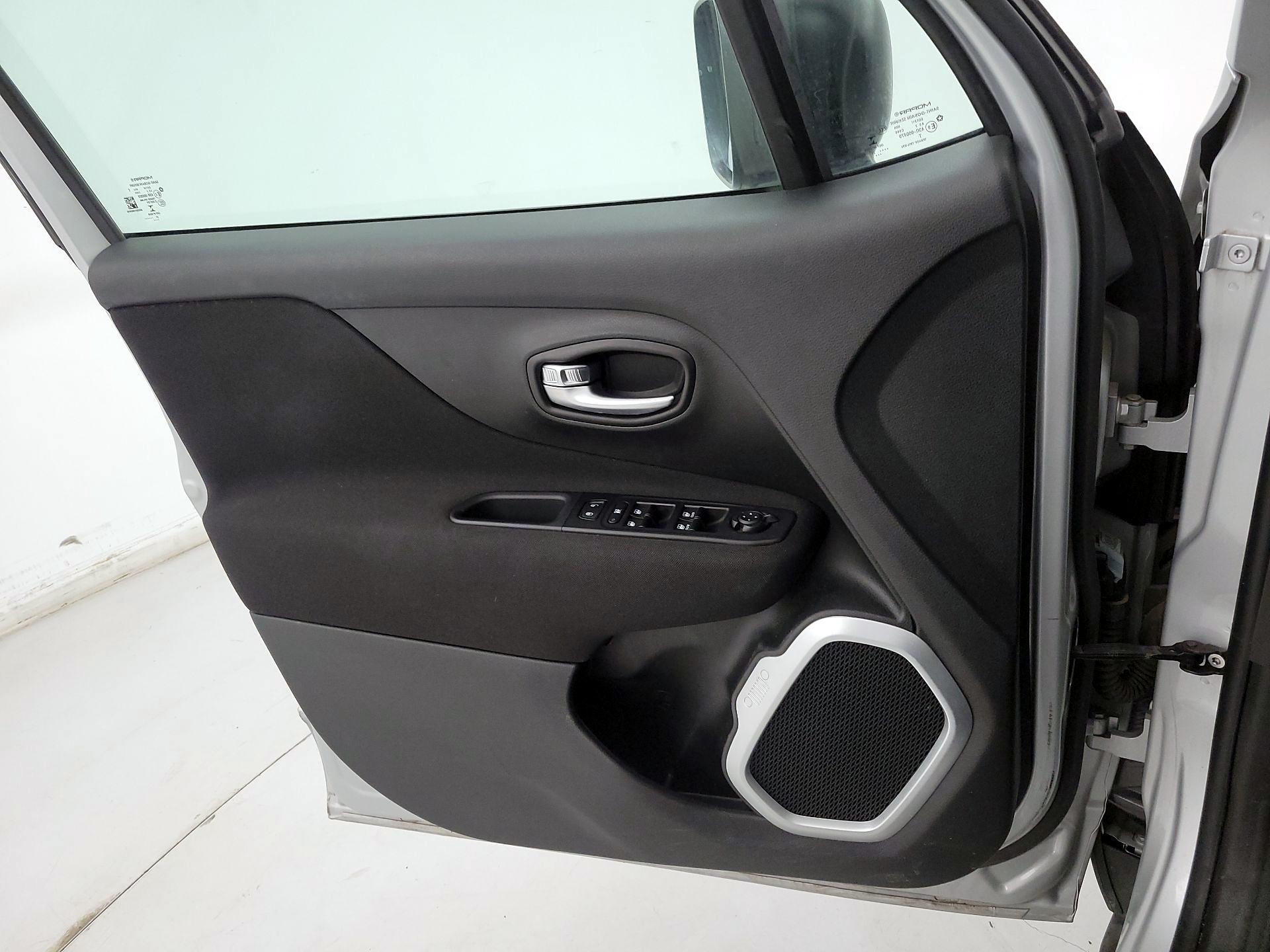 Thumbnail: 2021 Jeep Renegade - 12