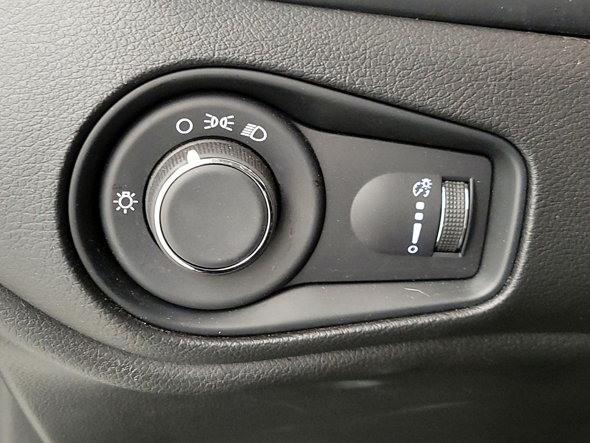 Thumbnail: 2021 Jeep Renegade - 13