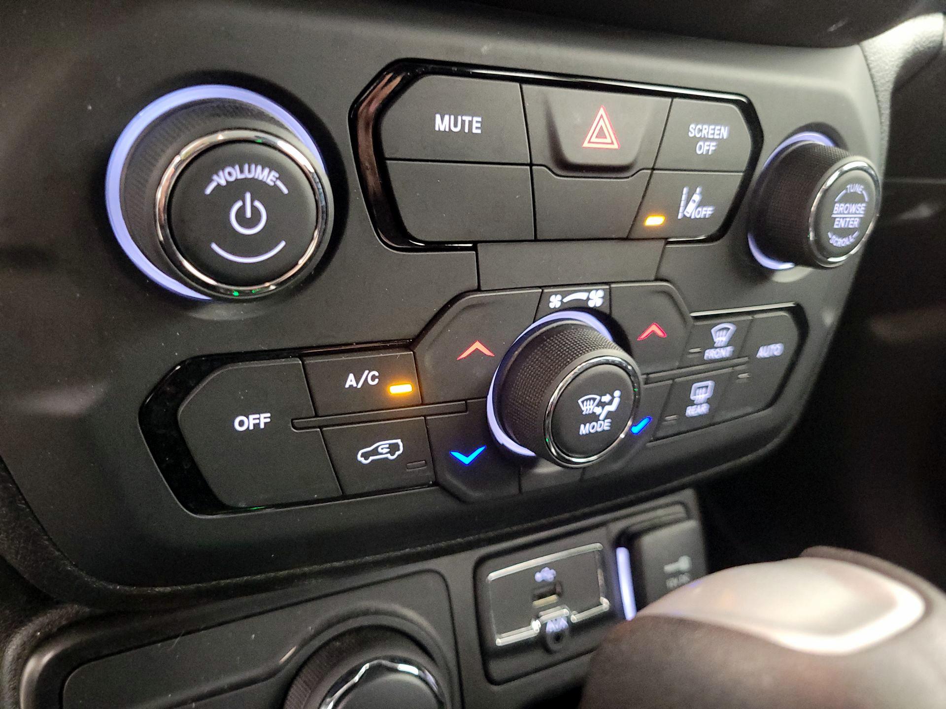 Thumbnail: 2021 Jeep Renegade - 15