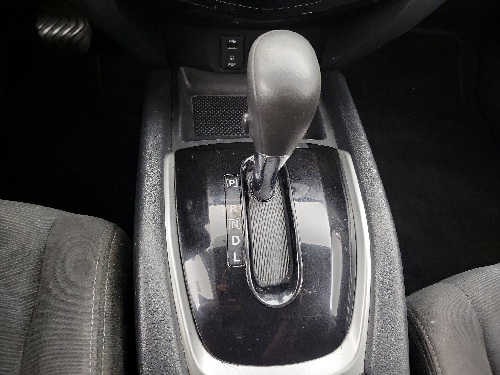 Thumbnail: 2016 Nissan Rogue - 17