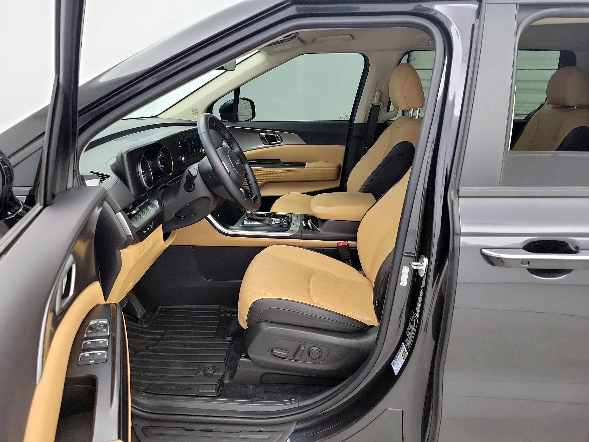 Thumbnail: 2023 Kia Carnival - 11