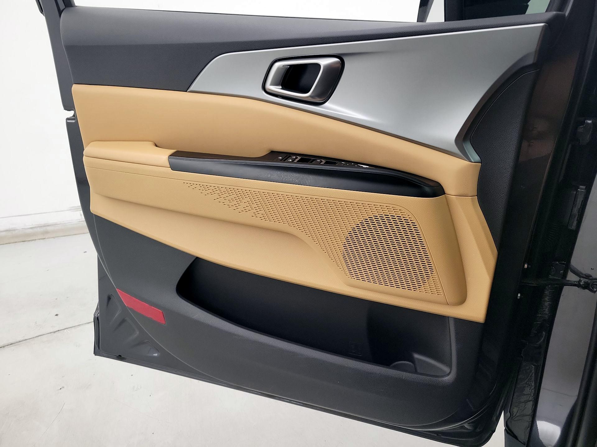 Thumbnail: 2023 Kia Carnival - 12