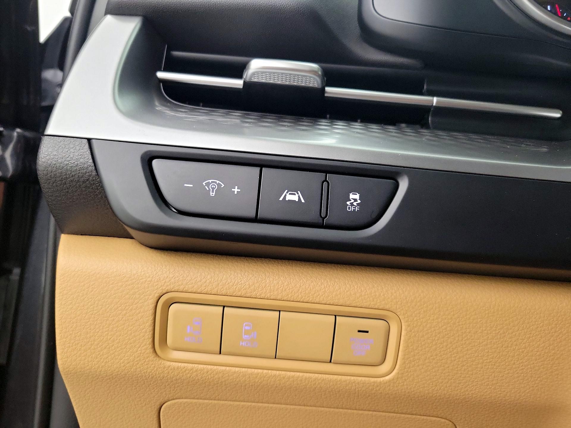 Thumbnail: 2023 Kia Carnival - 13