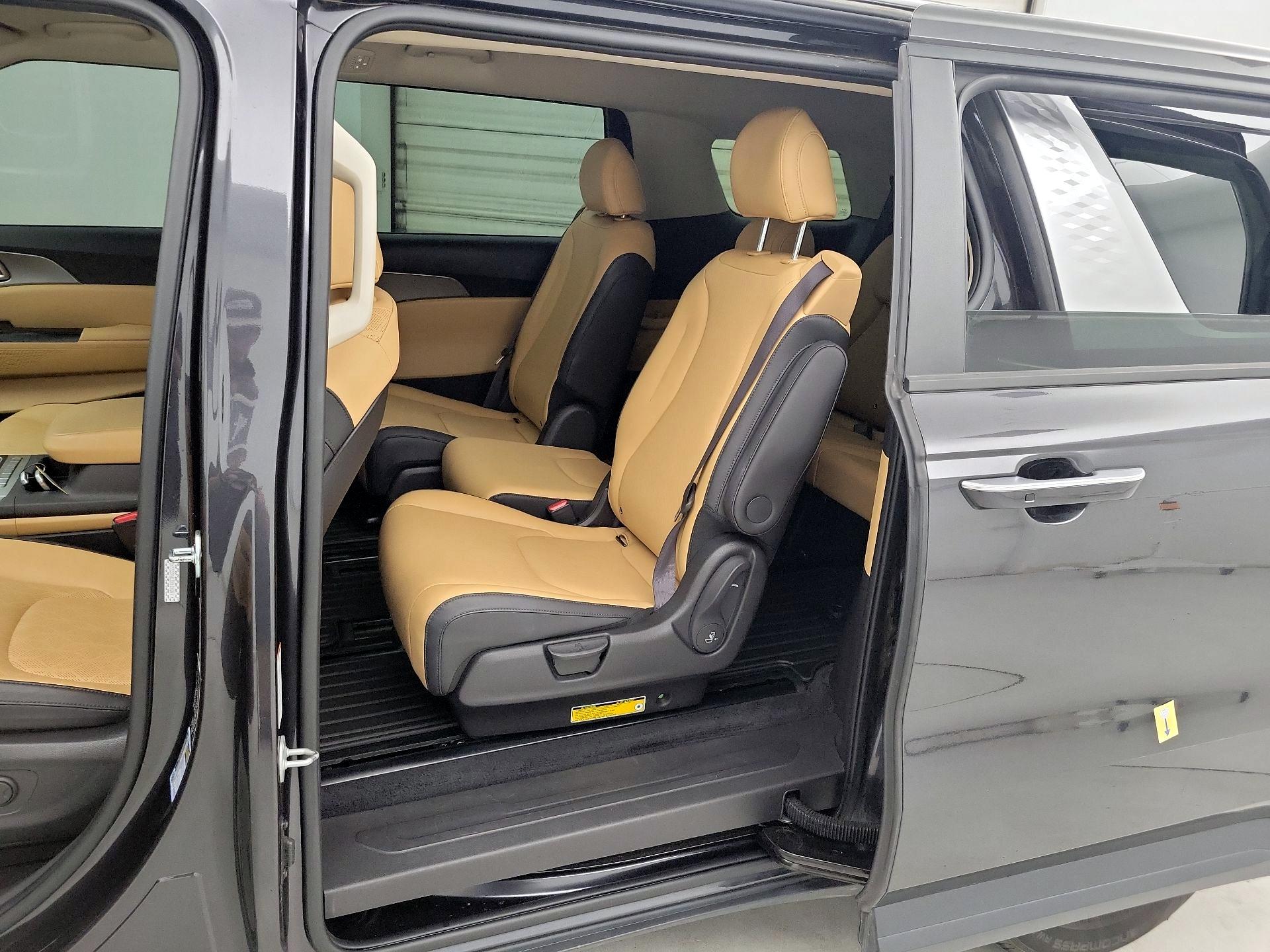 Thumbnail: 2023 Kia Carnival - 19