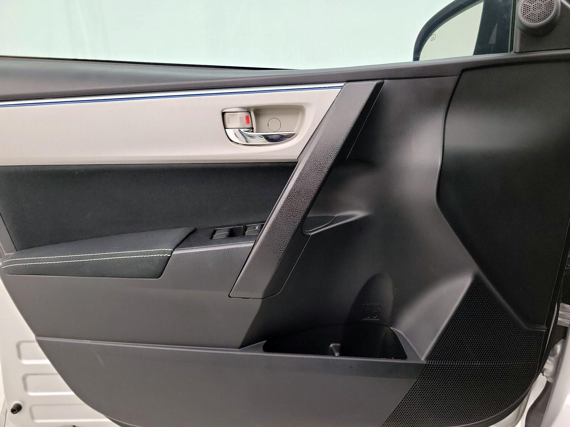 Thumbnail: 2015 Toyota Corolla - 12