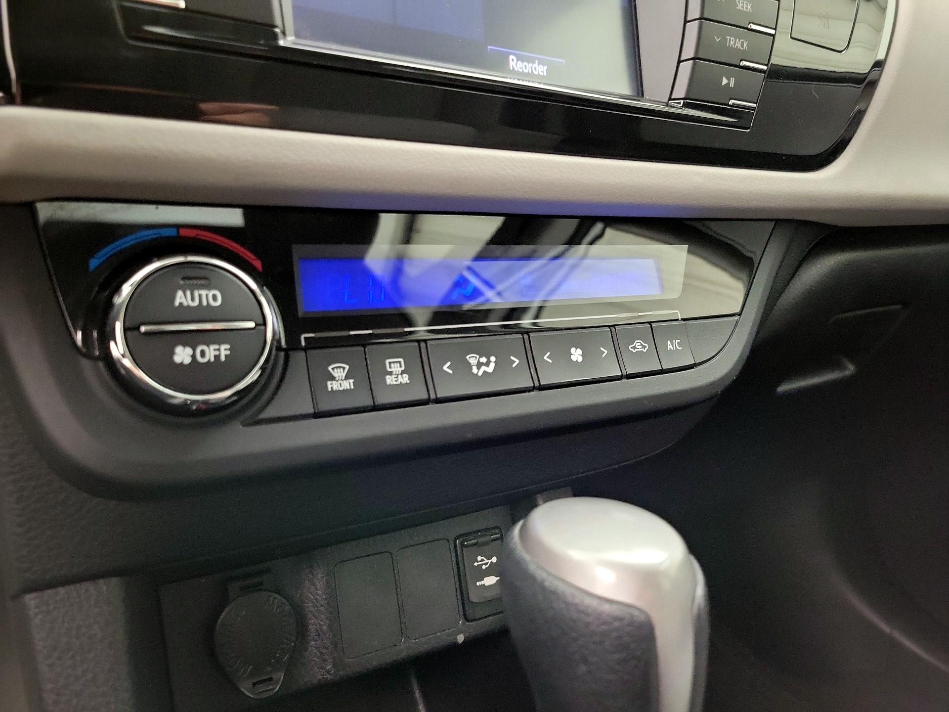 Thumbnail: 2015 Toyota Corolla - 16