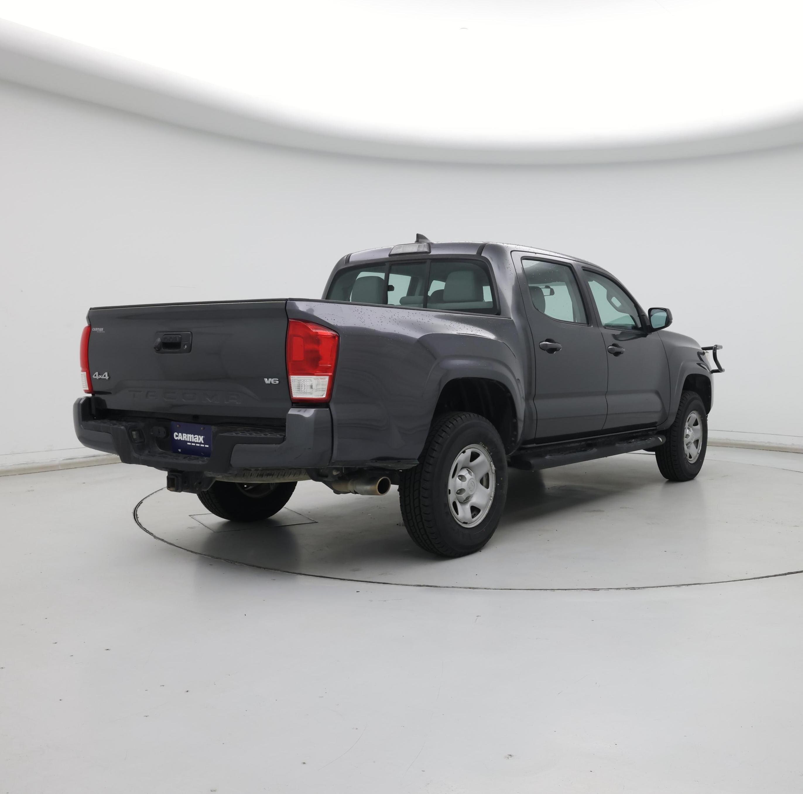 Thumbnail: 2016 Toyota Tacoma - 8