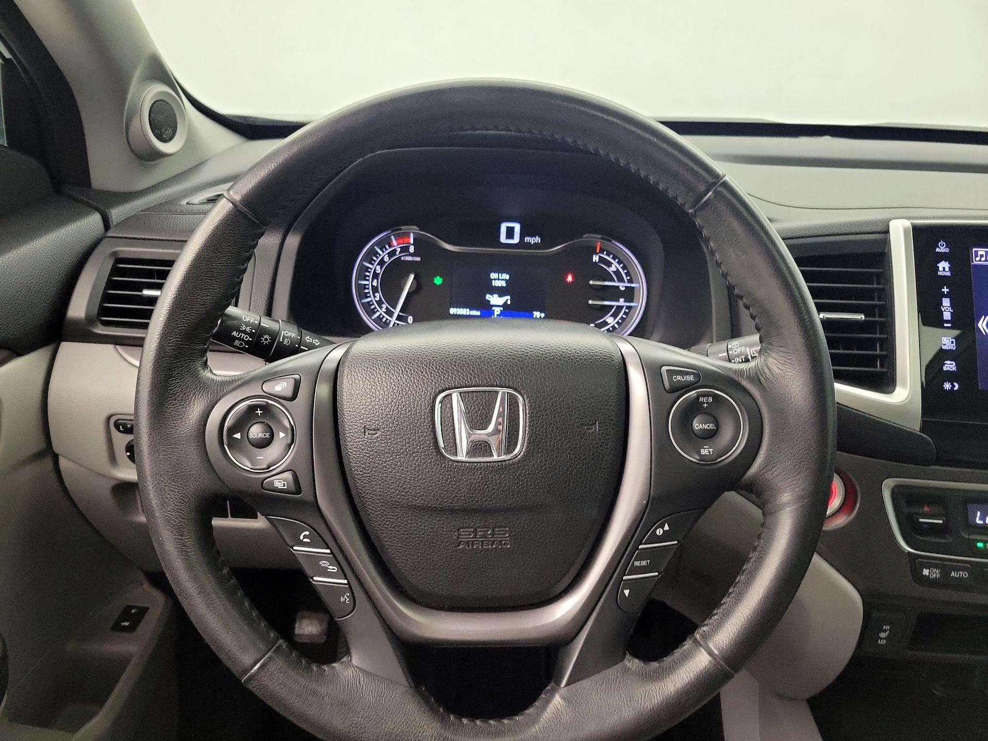 Thumbnail: 2017 Honda Pilot - 10