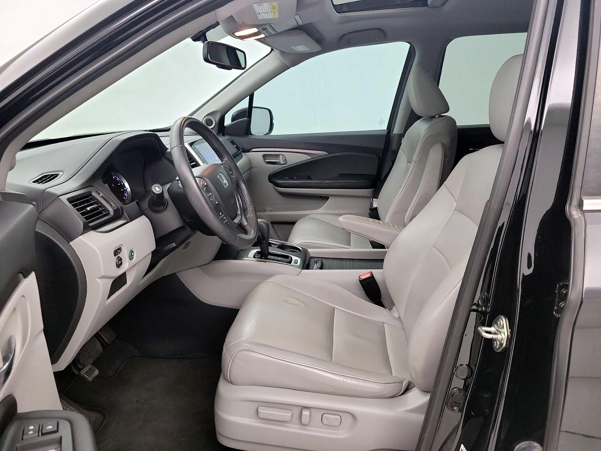 Thumbnail: 2017 Honda Pilot - 11