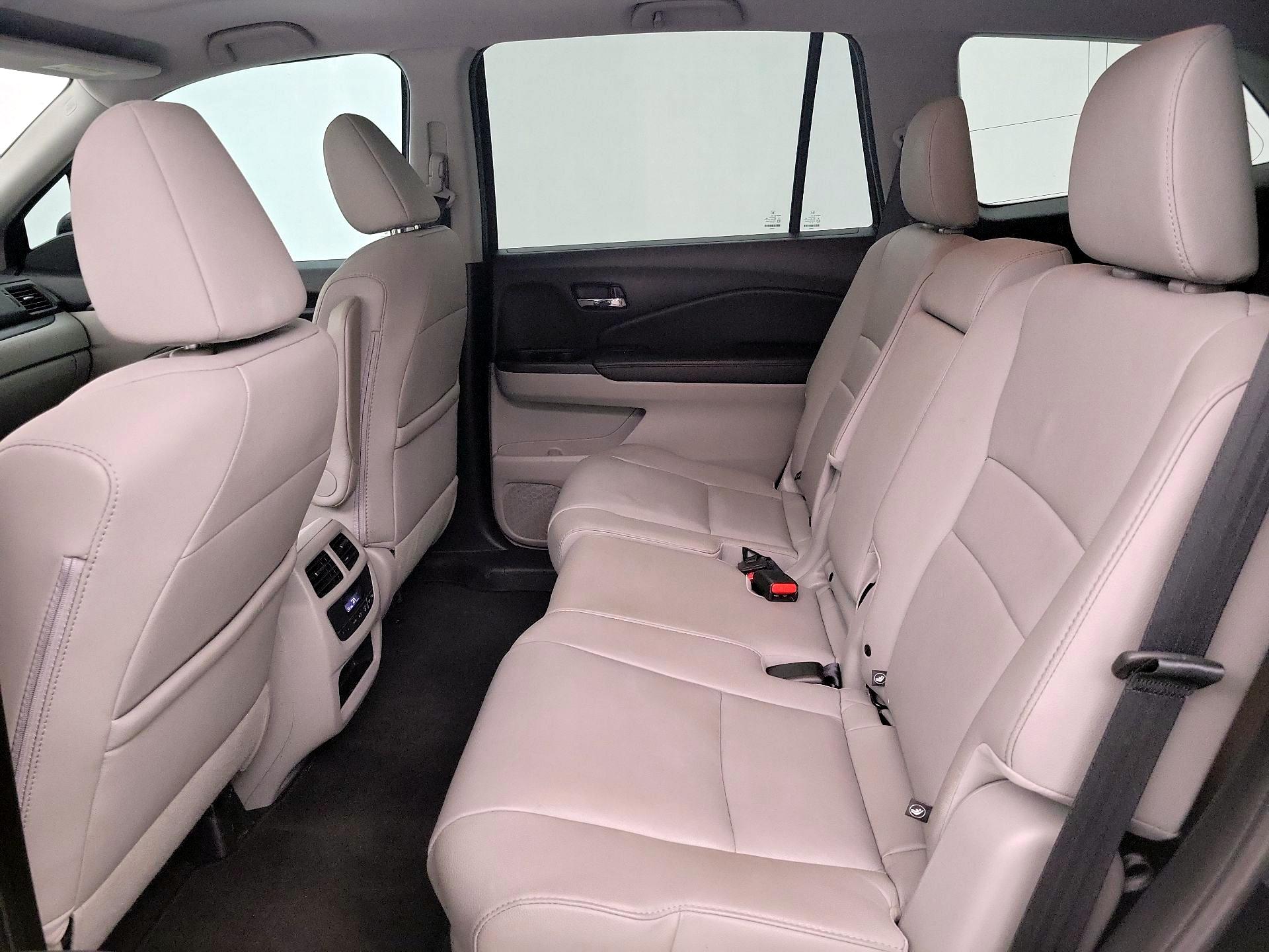 Thumbnail: 2017 Honda Pilot - 20