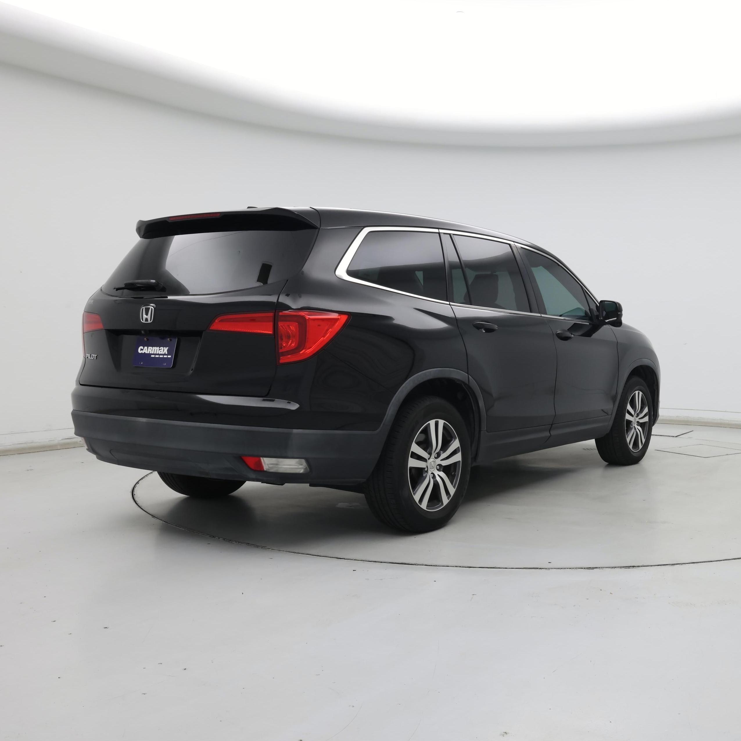 Thumbnail: 2017 Honda Pilot - 8