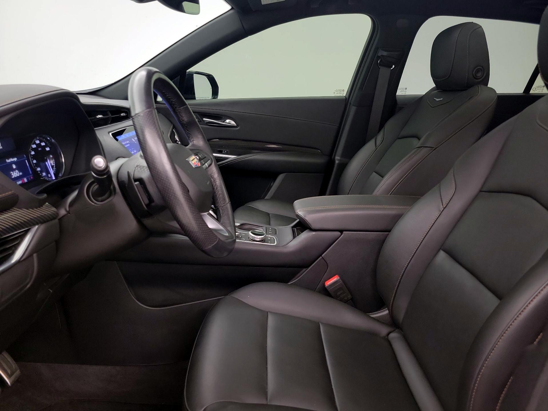 Thumbnail: 2020 Cadillac XT4 - 11