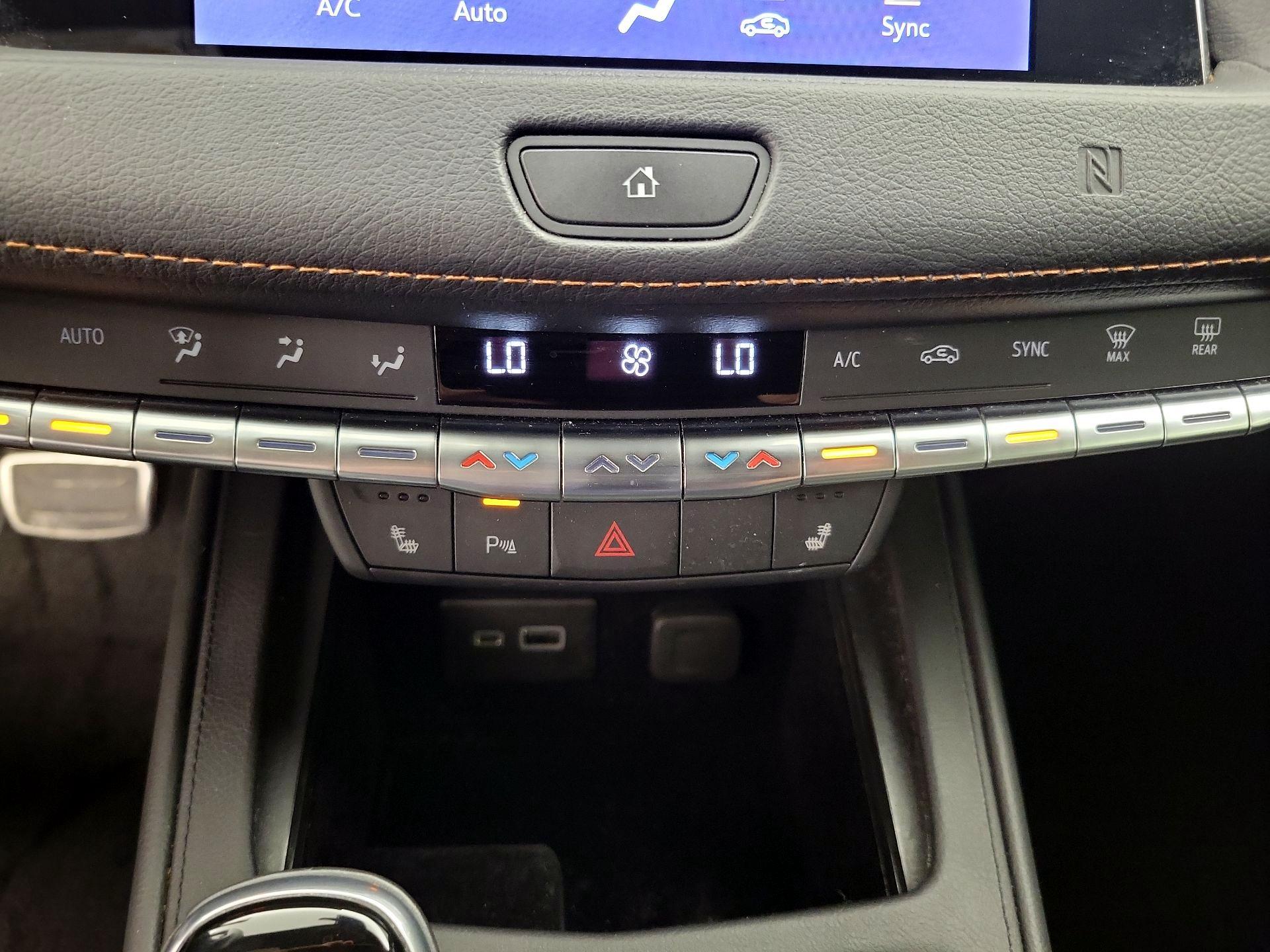 Thumbnail: 2020 Cadillac XT4 - 16
