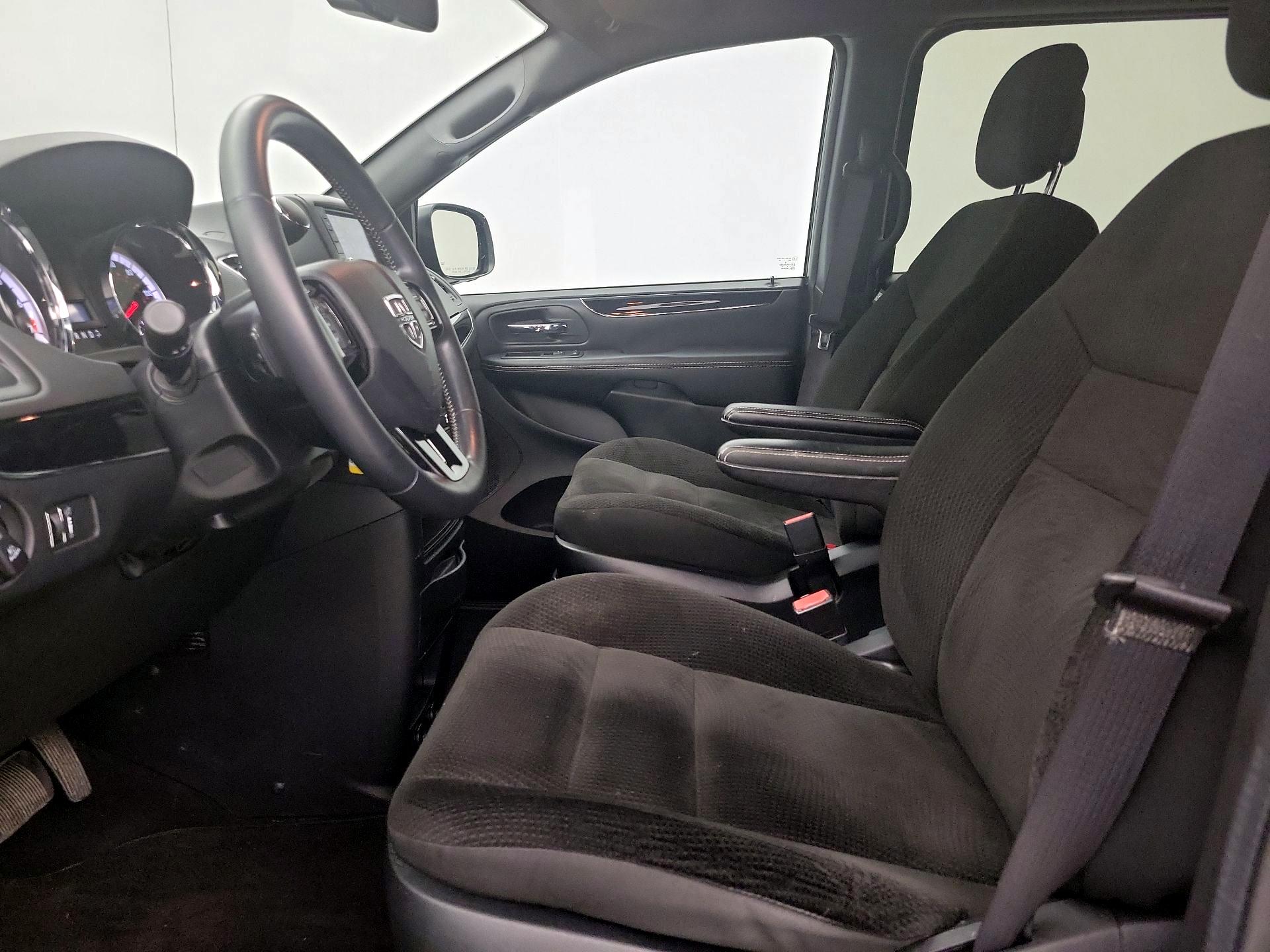 Thumbnail: 2018 Dodge Grand Caravan - 11