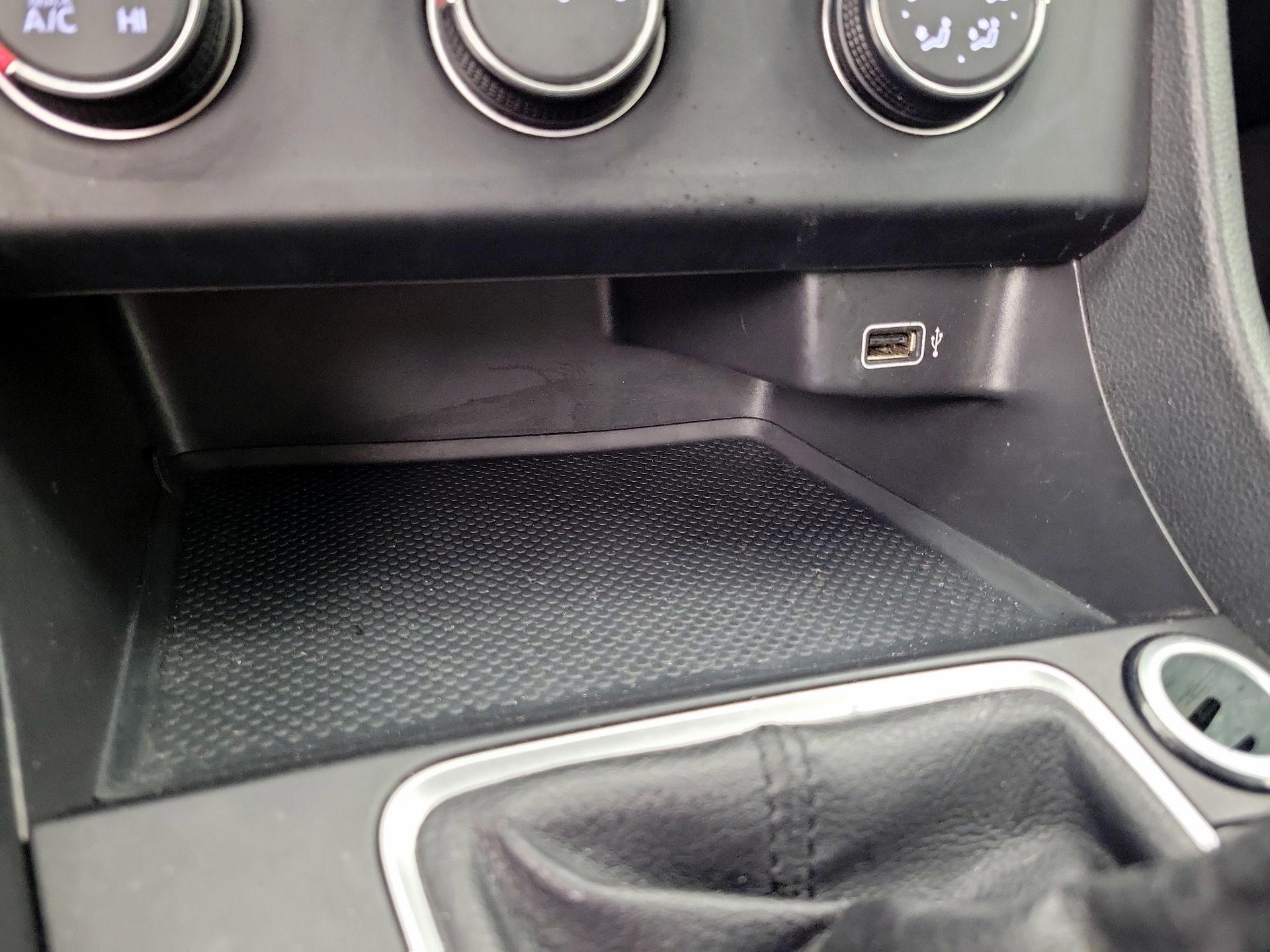 Thumbnail: 2019 Volkswagen Jetta - 18