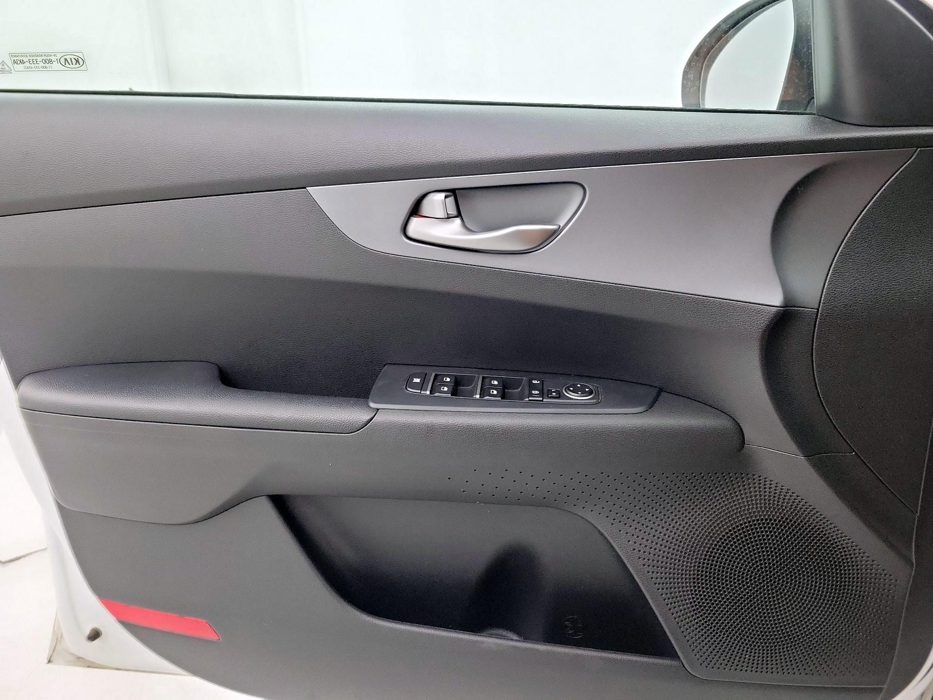 Thumbnail: 2021 Kia Forte - 12