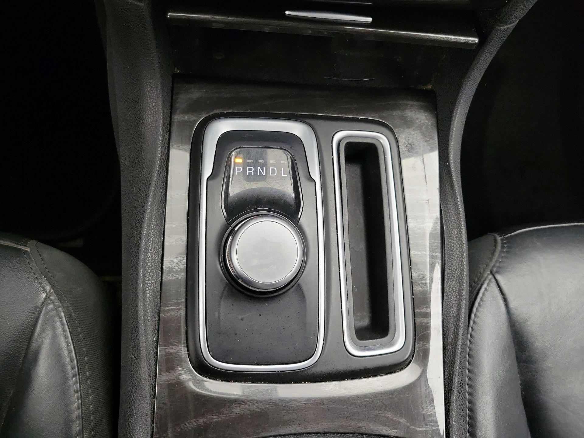 Thumbnail: 2015 Chrysler 300 - 16