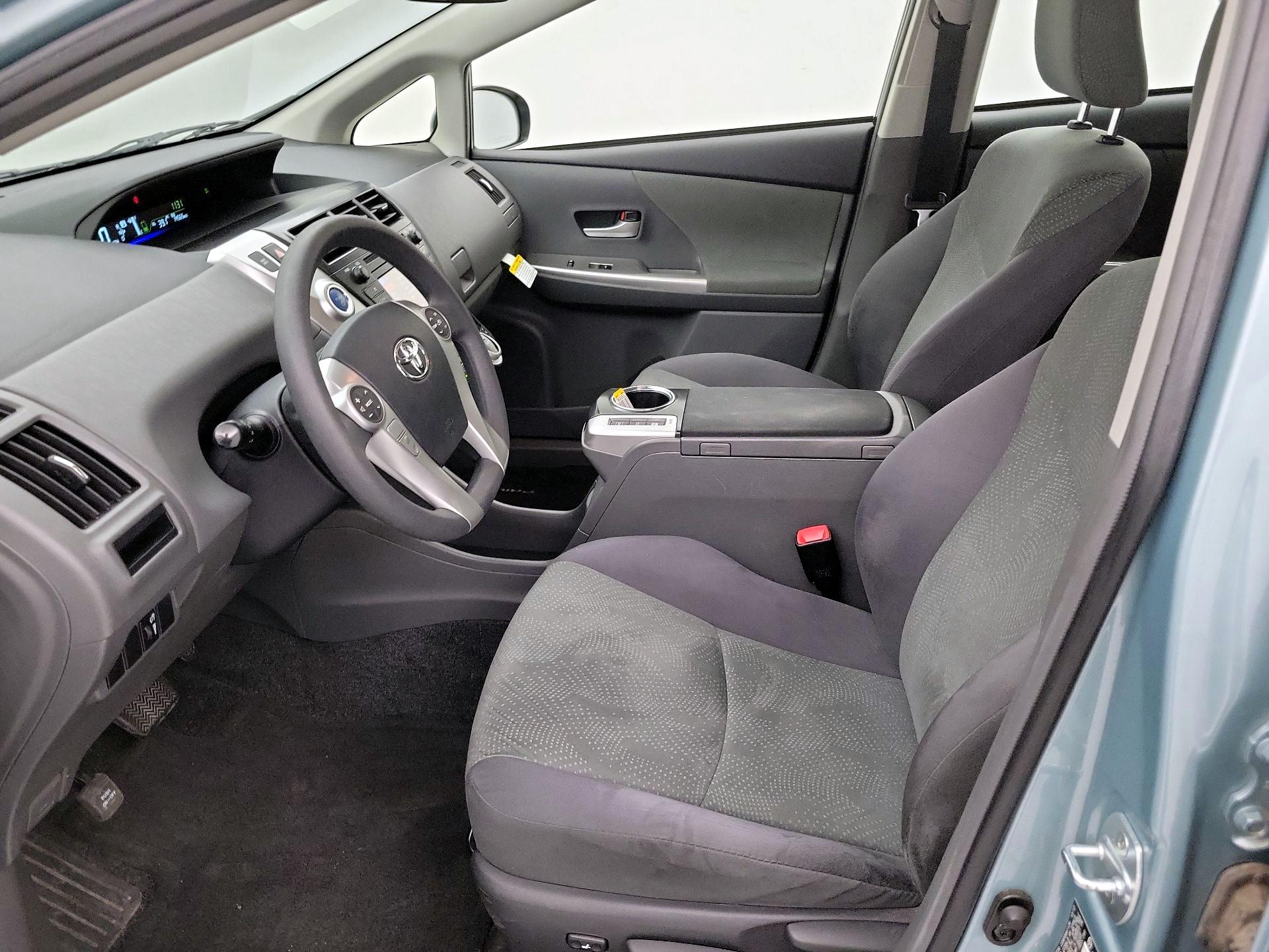 Thumbnail: 2013 Toyota Prius v - 11
