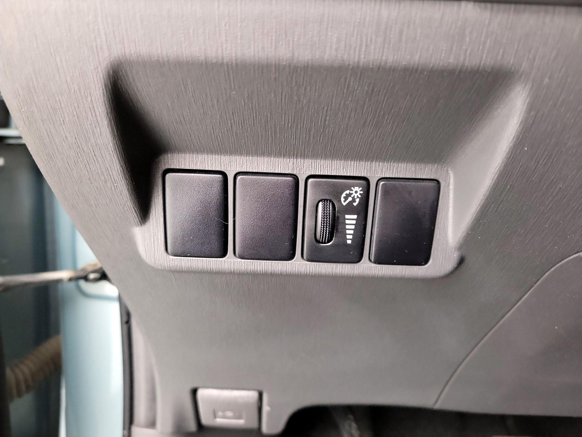 Thumbnail: 2013 Toyota Prius v - 13