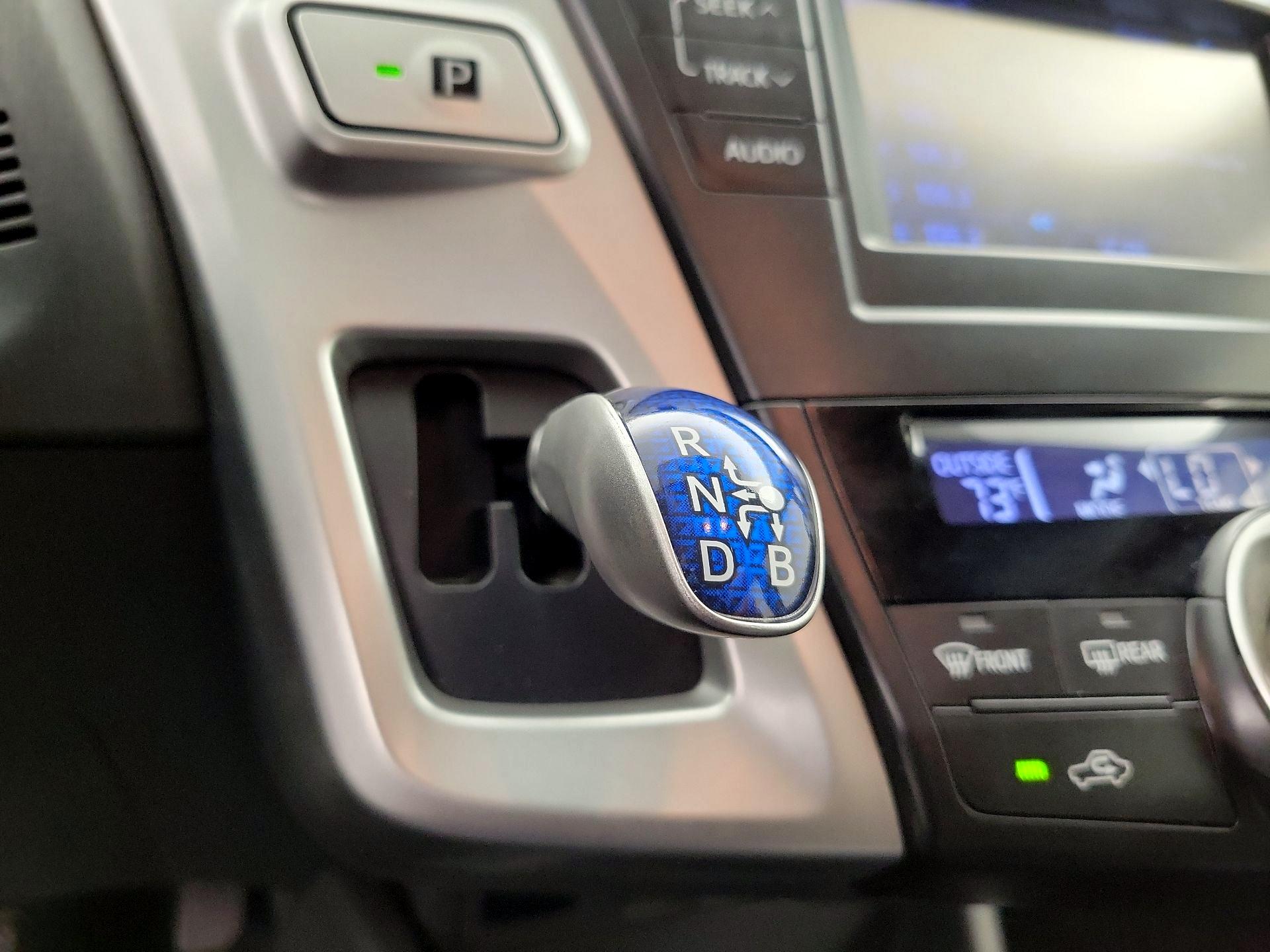 Thumbnail: 2013 Toyota Prius v - 17