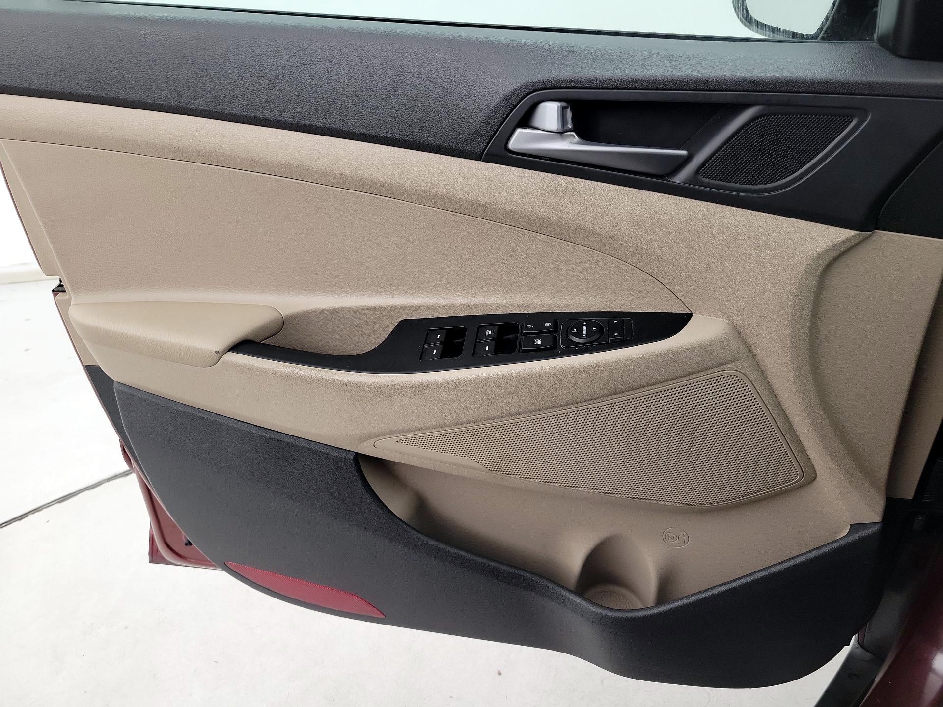 Thumbnail: 2016 Hyundai Tucson - 12