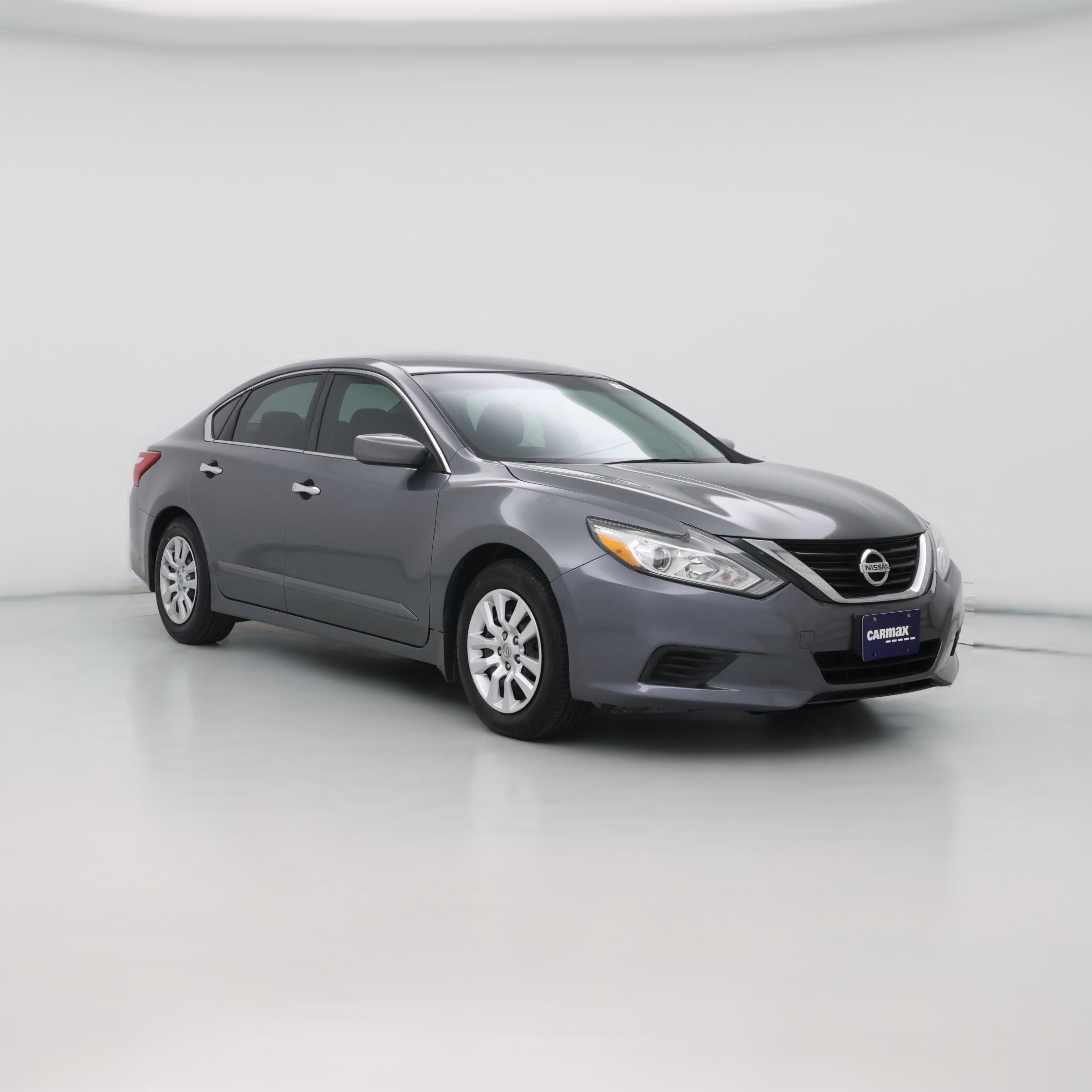 Thumbnail: 2017 Nissan Altima - 1