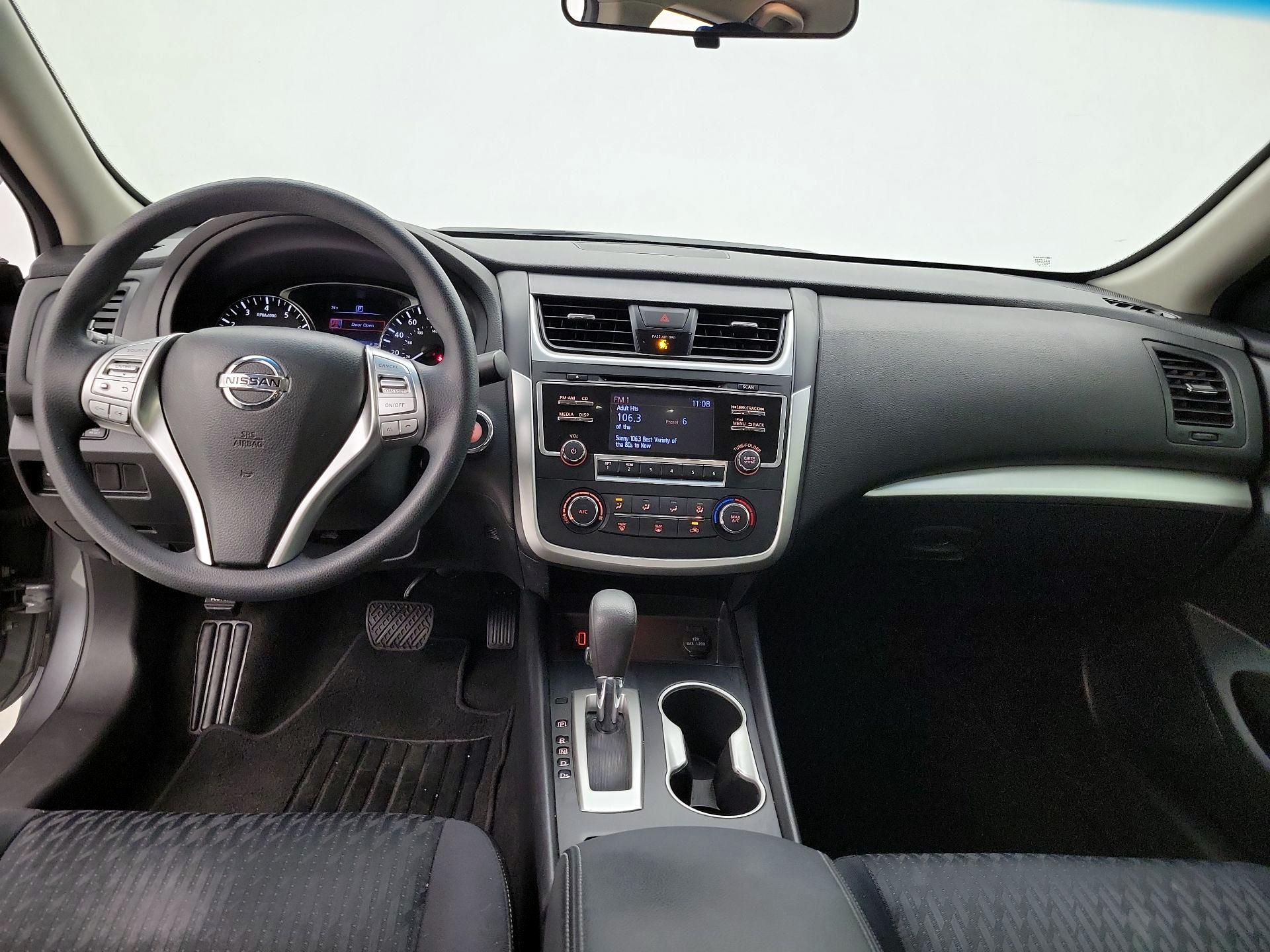 Thumbnail: 2017 Nissan Altima - 9