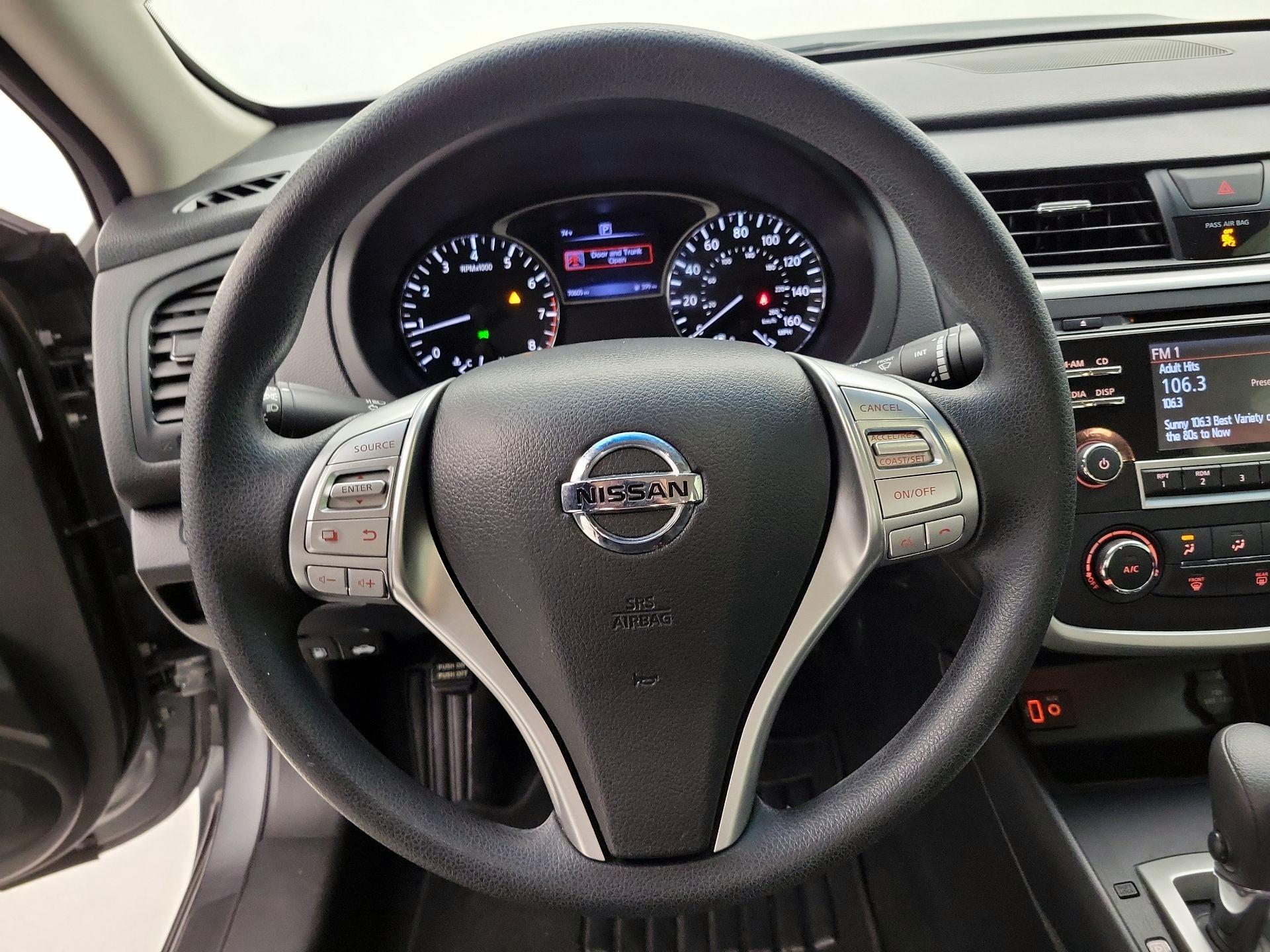 Thumbnail: 2017 Nissan Altima - 10