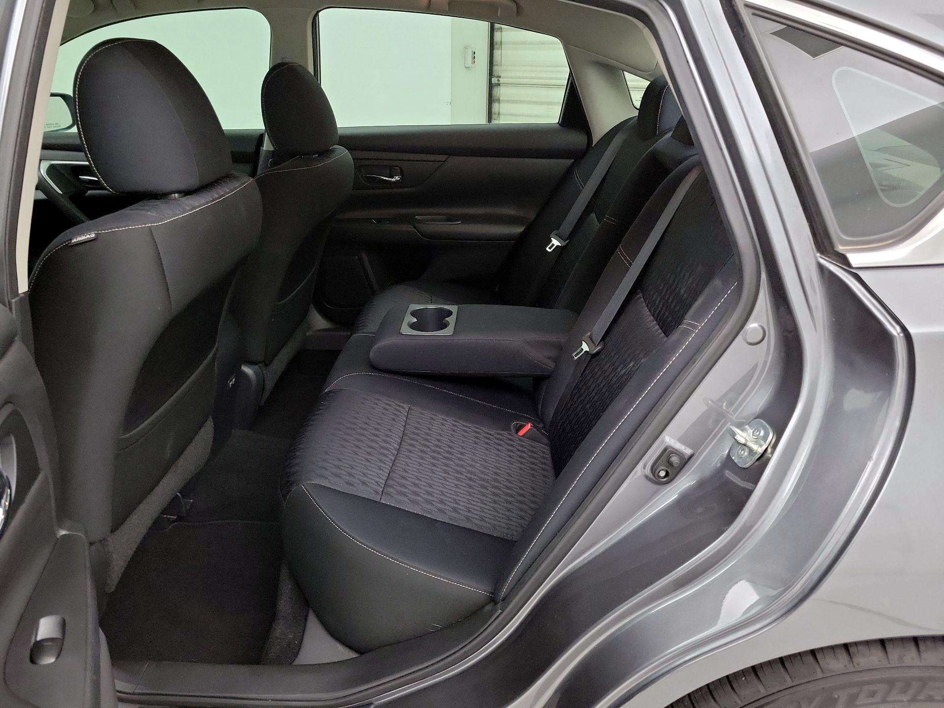 Thumbnail: 2017 Nissan Altima - 19