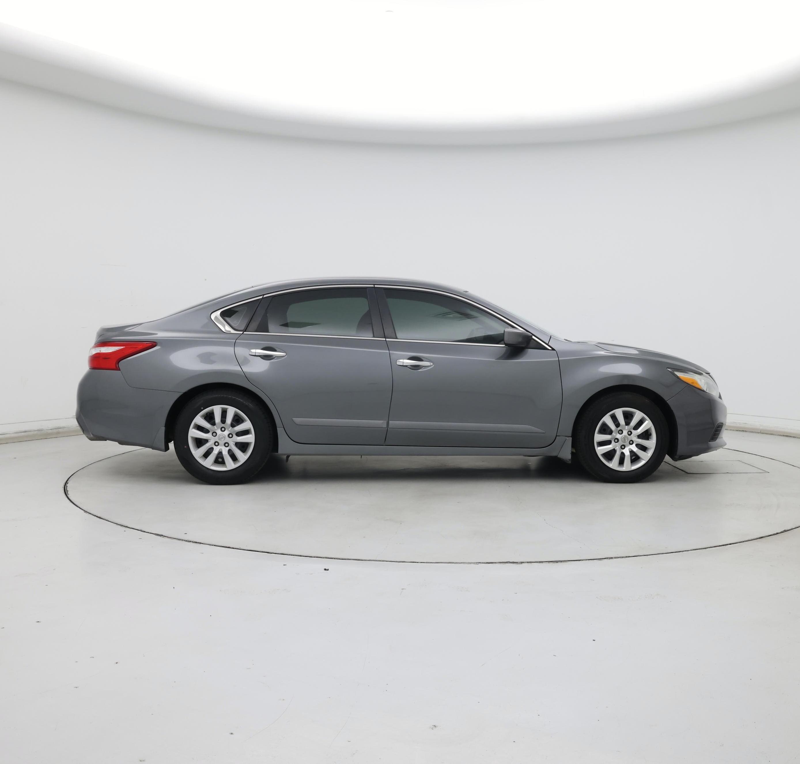 Thumbnail: 2017 Nissan Altima - 7