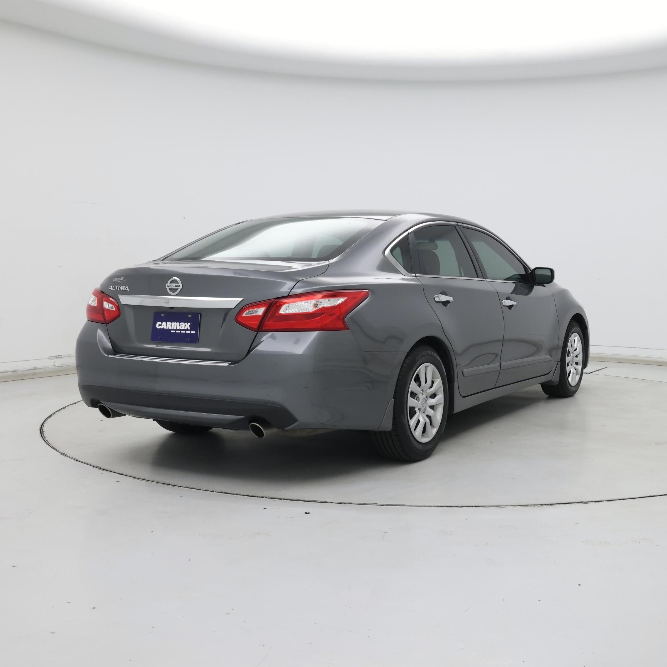 Thumbnail: 2017 Nissan Altima - 8