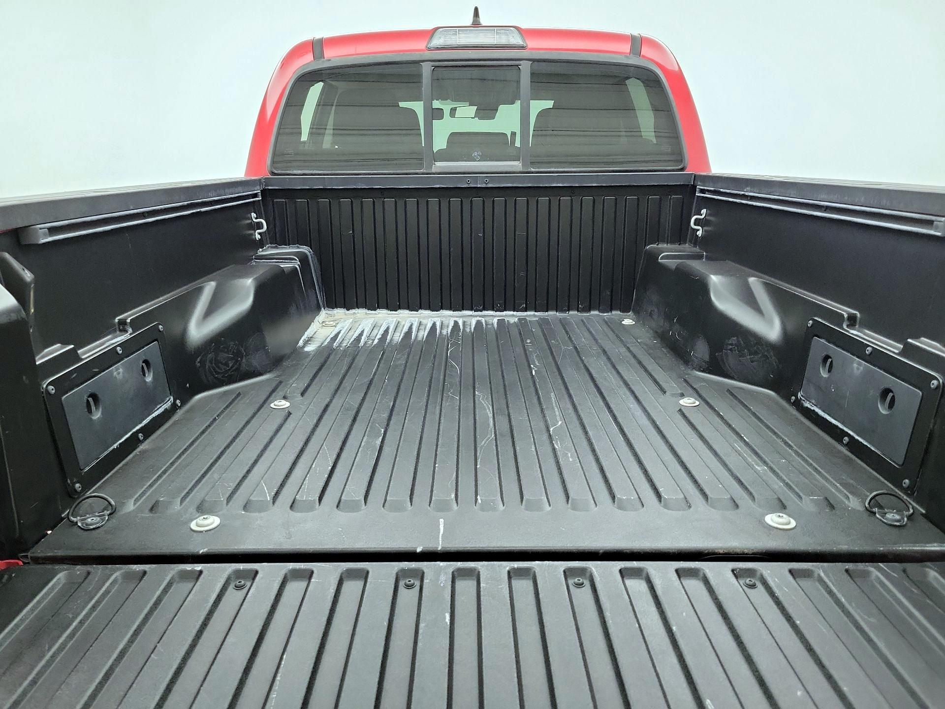 Thumbnail: 2018 Toyota Tacoma - 20
