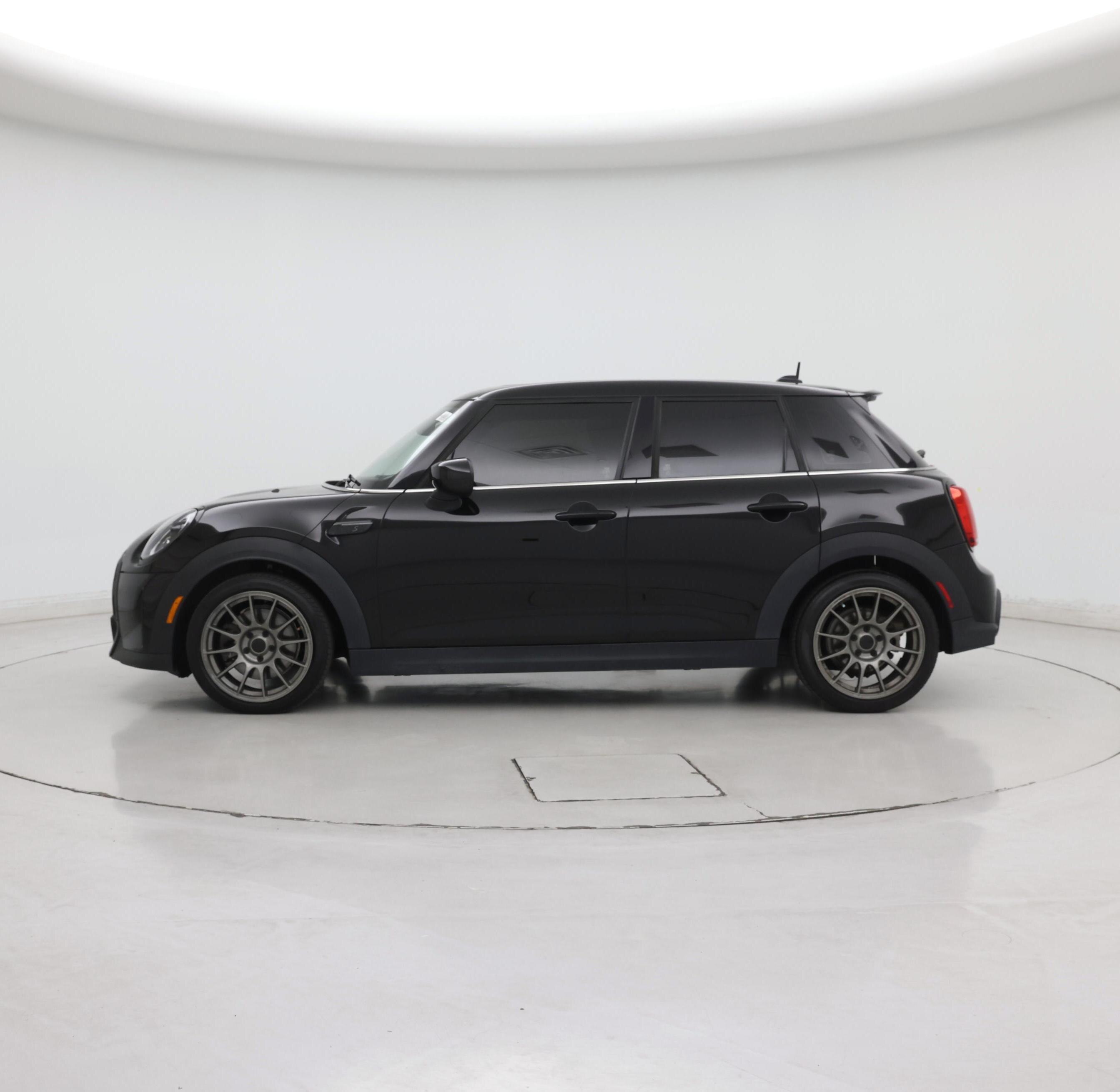 Thumbnail: 2022 MINI Cooper Hardtop - 3