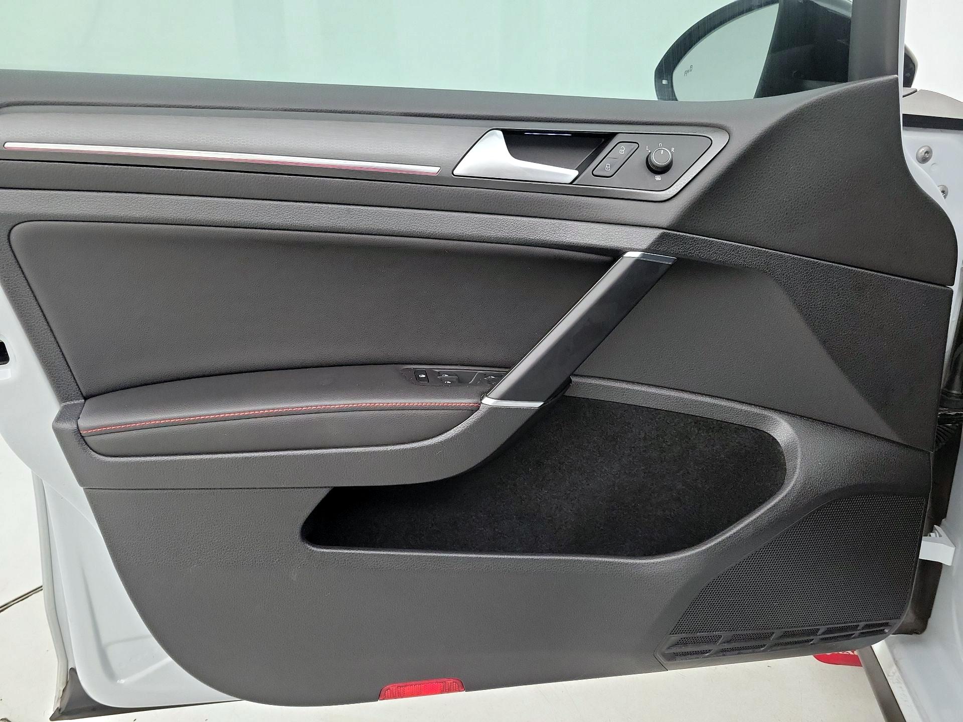 Thumbnail: 2021 Volkswagen Golf - 12