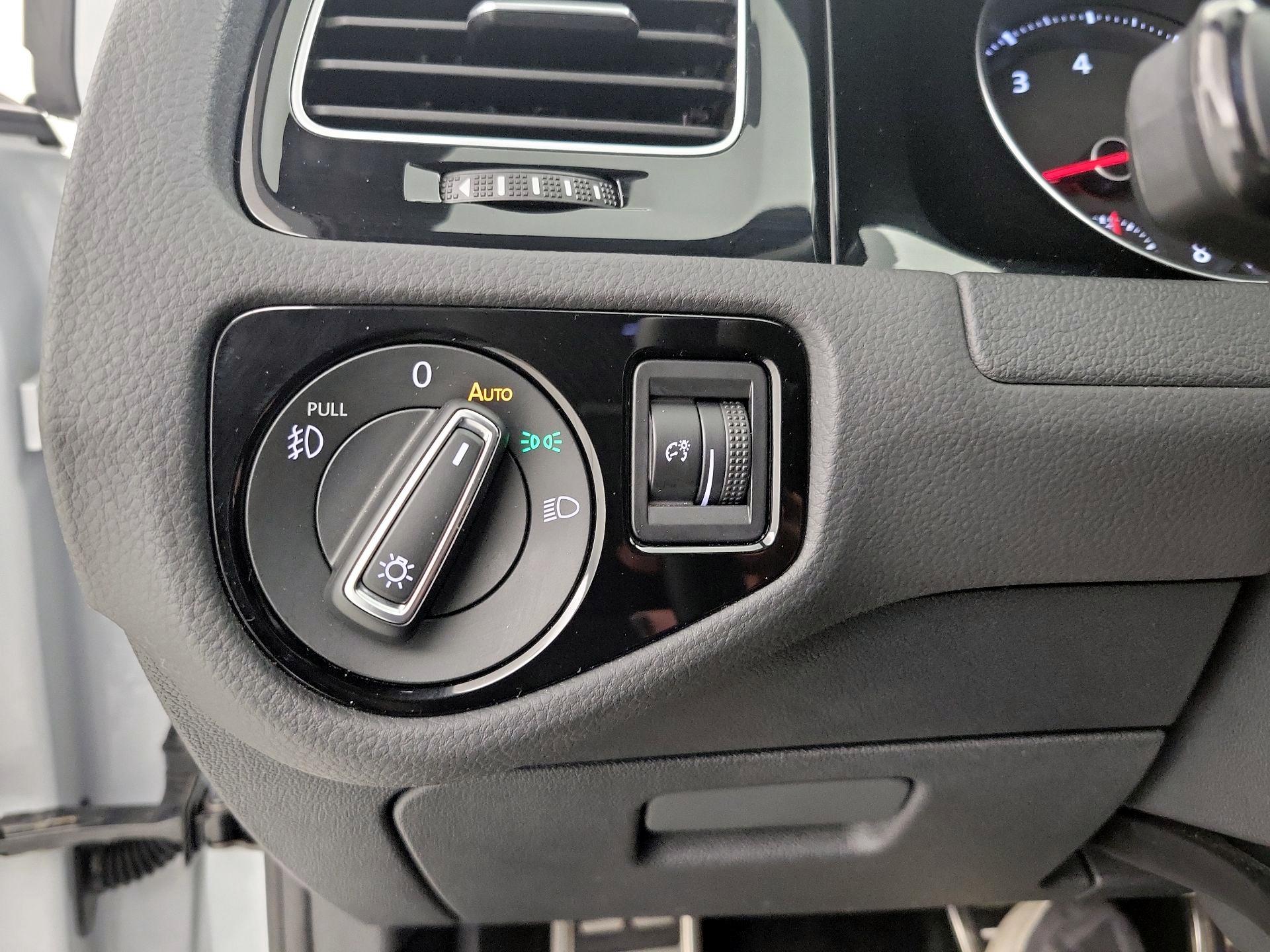 Thumbnail: 2021 Volkswagen Golf - 13