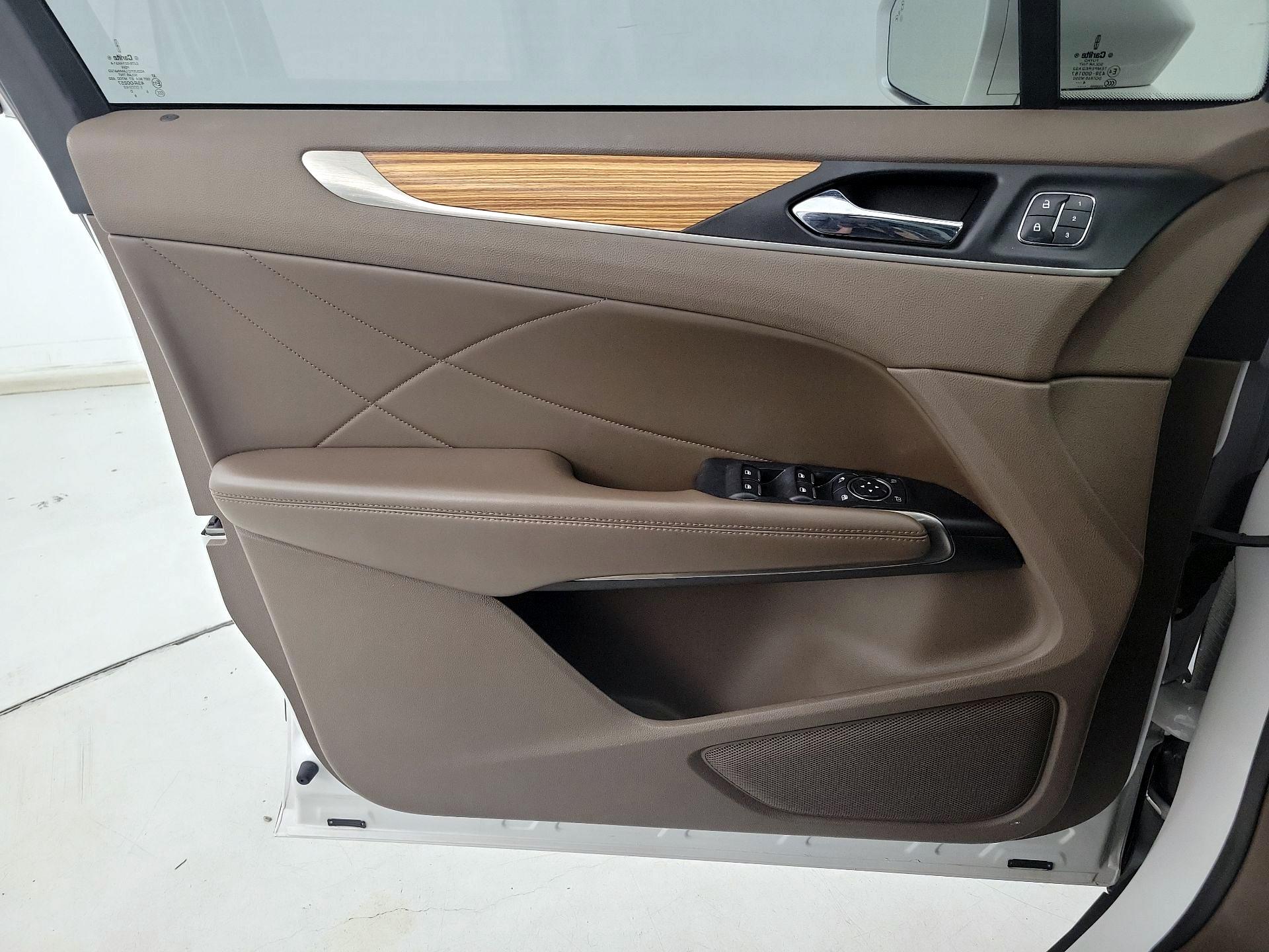 Thumbnail: 2015 Lincoln MKC - 12