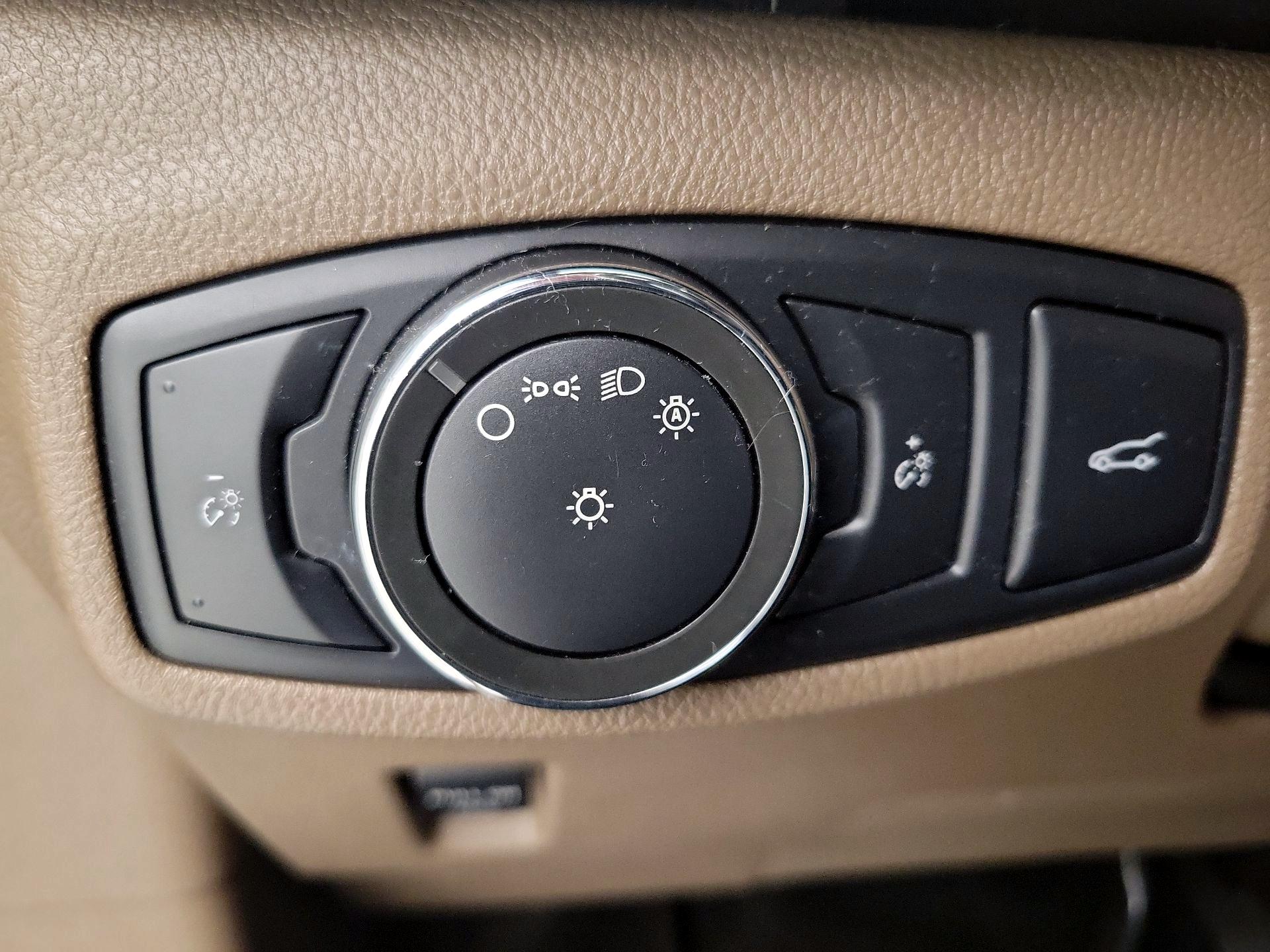 Thumbnail: 2015 Lincoln MKC - 13