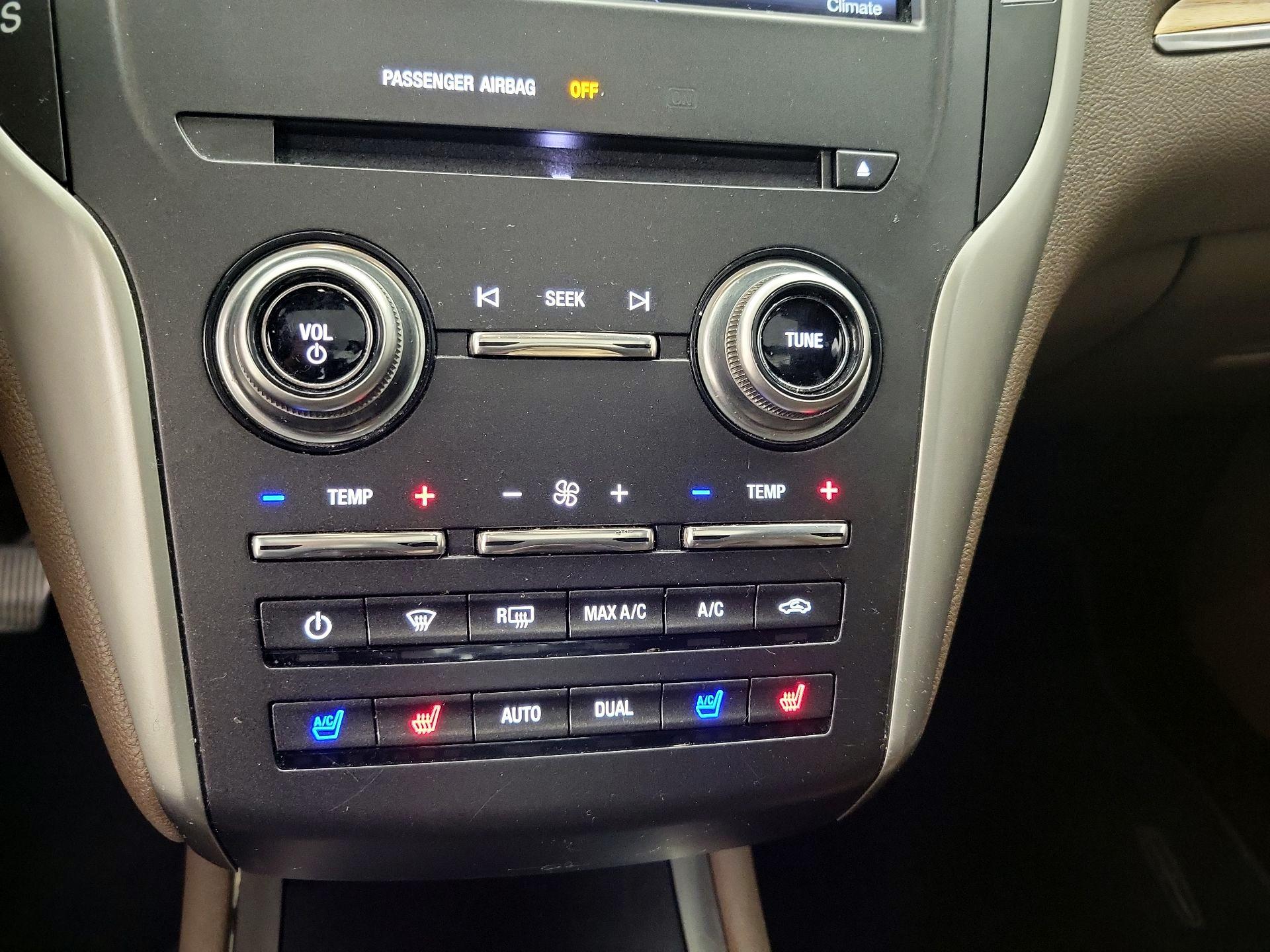 Thumbnail: 2015 Lincoln MKC - 17